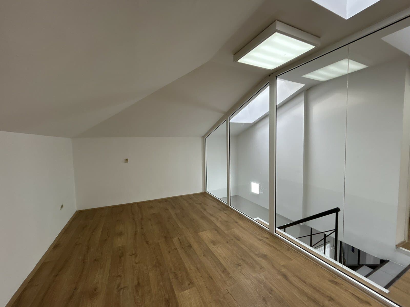 Деловен простор 317м2 во Дебар Маало - За Изнајмување - Центар - Слика 2