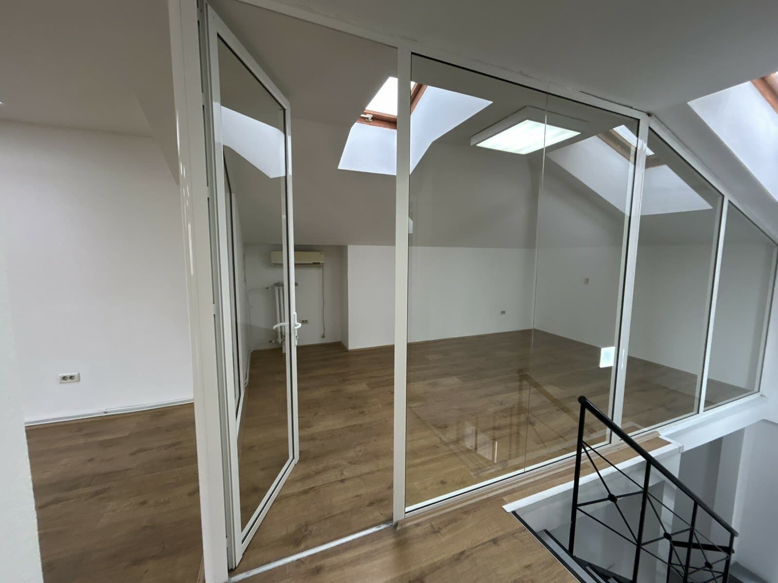 Деловен простор 317м2 во Дебар Маало - За Изнајмување - Центар - Слика 3