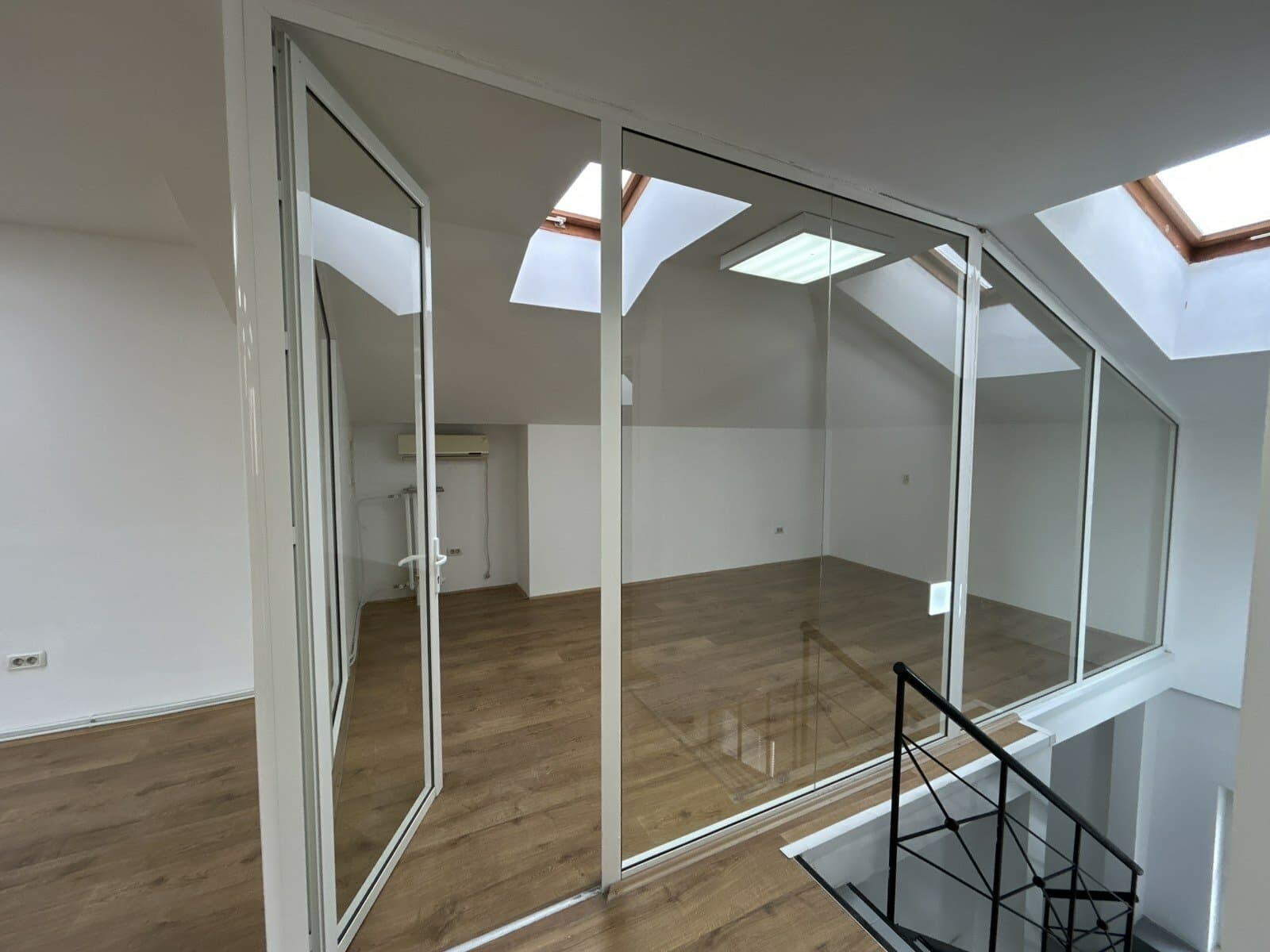 Деловен простор 317м2 во Дебар Маало - За Изнајмување - Центар - Слика 4