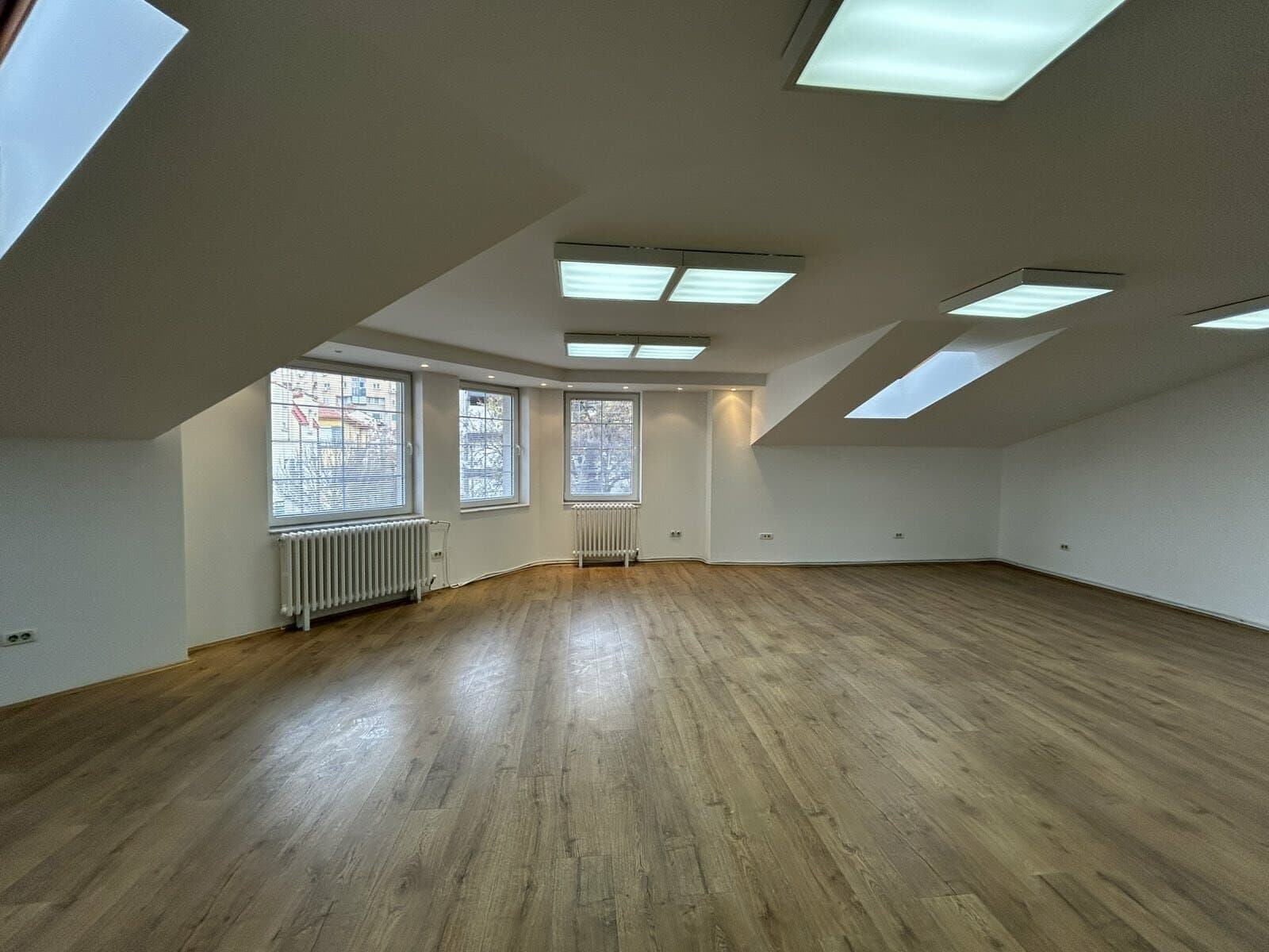 Деловен простор 317м2 во Дебар Маало - За Изнајмување - Центар - Слика 5