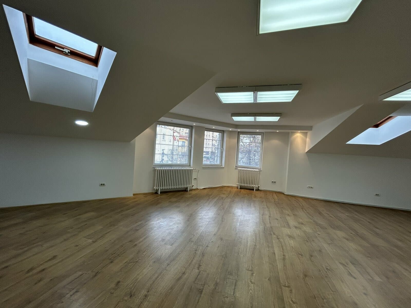 Деловен простор 317м2 во Дебар Маало - За Изнајмување - Центар - Слика 6