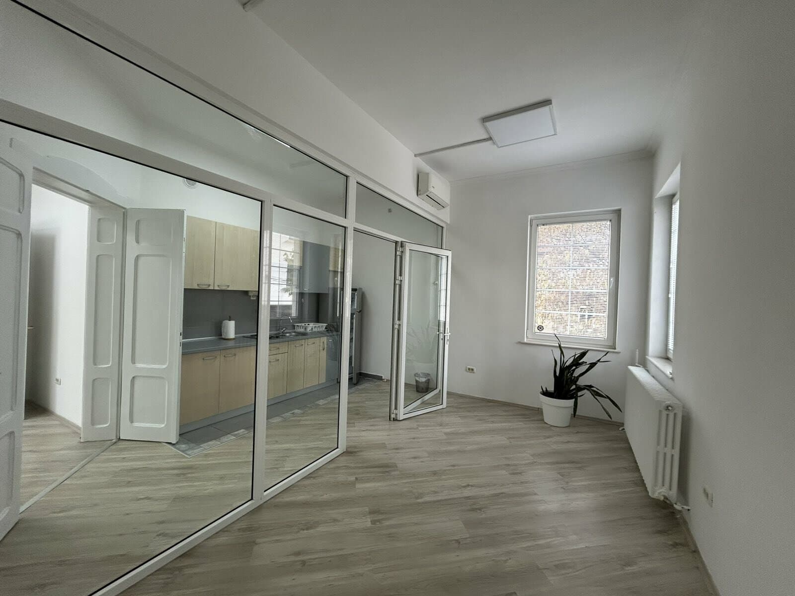 Деловен простор 317м2 во Дебар Маало - За Изнајмување - Центар - Слика 9