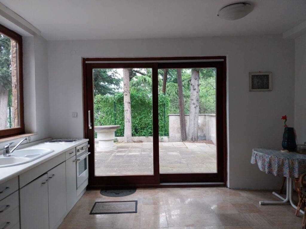 Куќа 150м2 со двор на Водно - За Продажба - Скопје - Слика 3