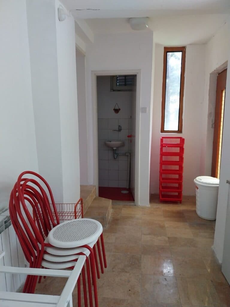 Куќа 150м2 со двор на Водно - За Продажба - Скопје - Слика 15