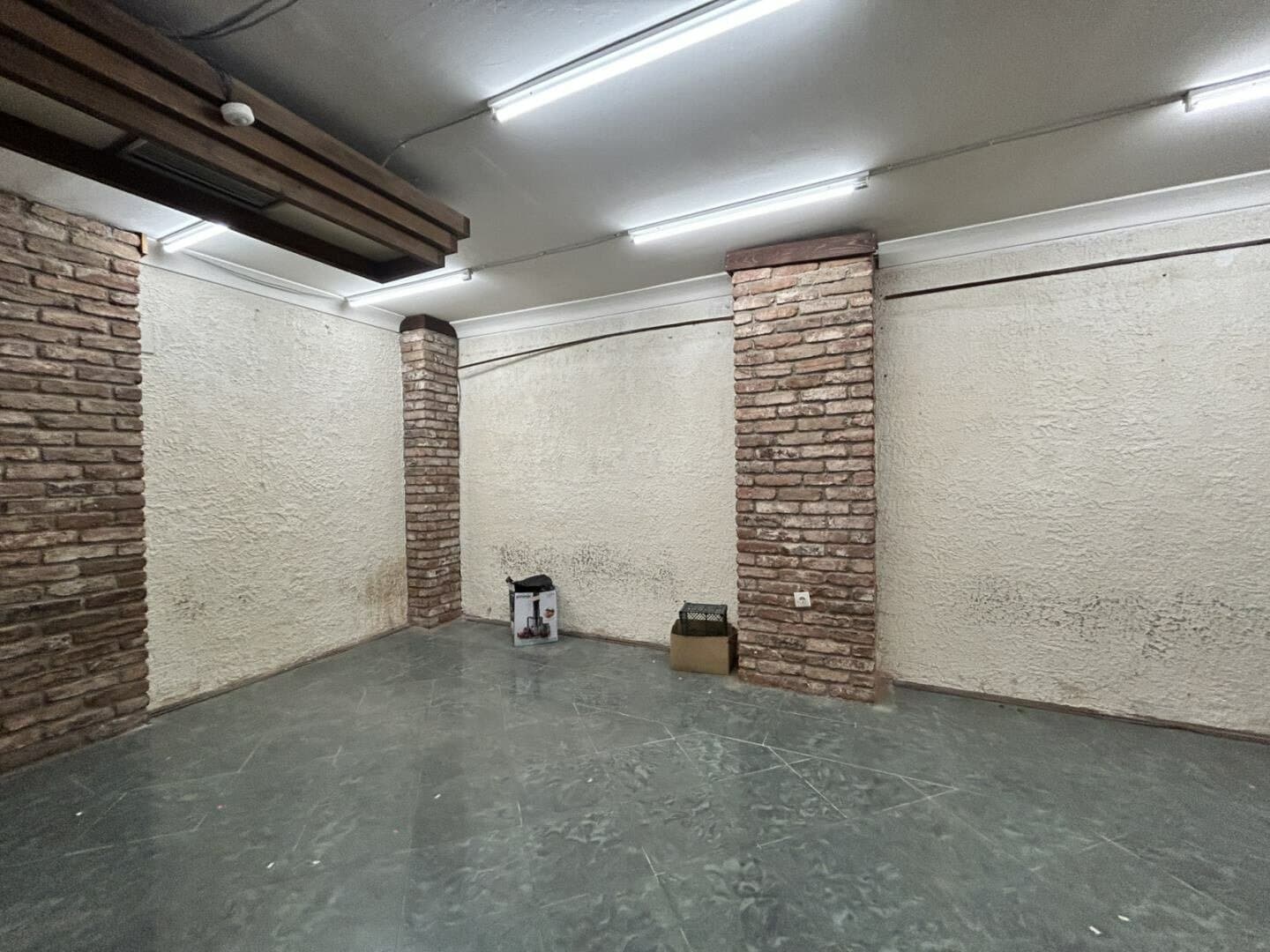 Mагацински простор 133m2 во Буњаковец - За Продажба - Центар