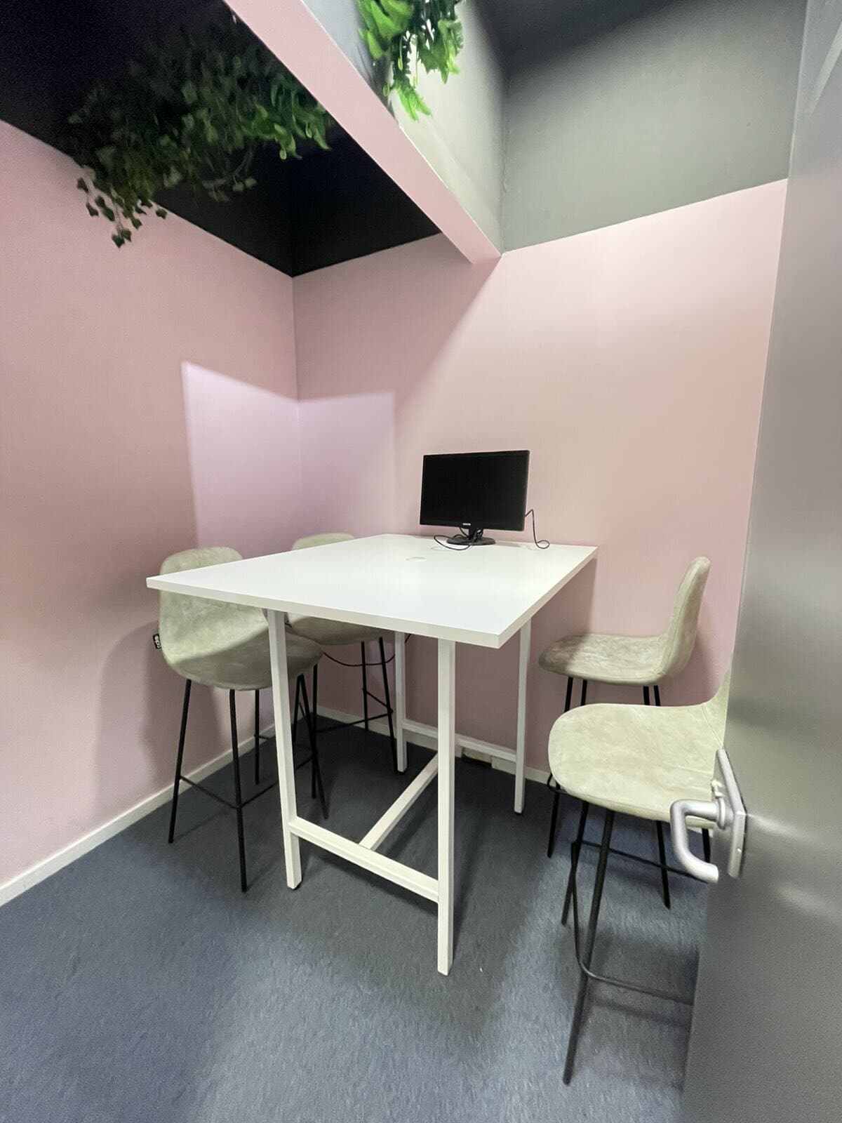 Се изнајмува деловен простор во бизнис центар - За Изнајмување - Карпош - Слика 9