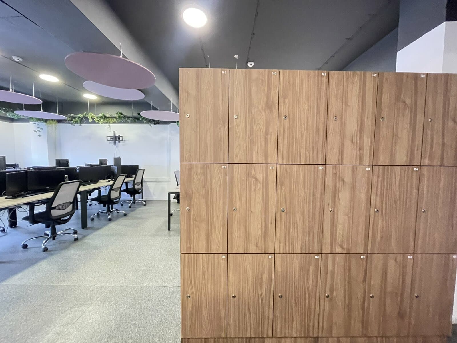 Се изнајмува деловен простор во бизнис центар - За Изнајмување - Карпош - Слика 12