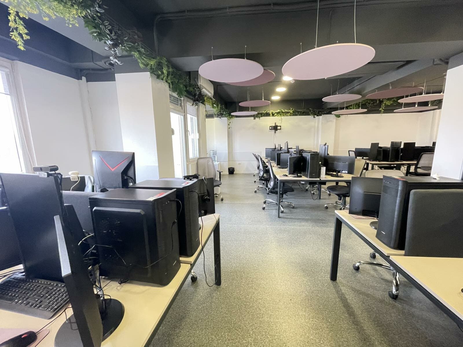 Office space for rent in a business center - 2