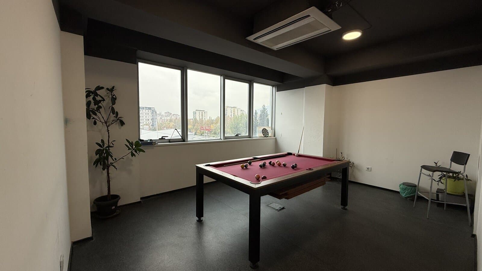 Се изнајмува деловен простор 440м2 - За Изнајмување - Карпош - Слика 16