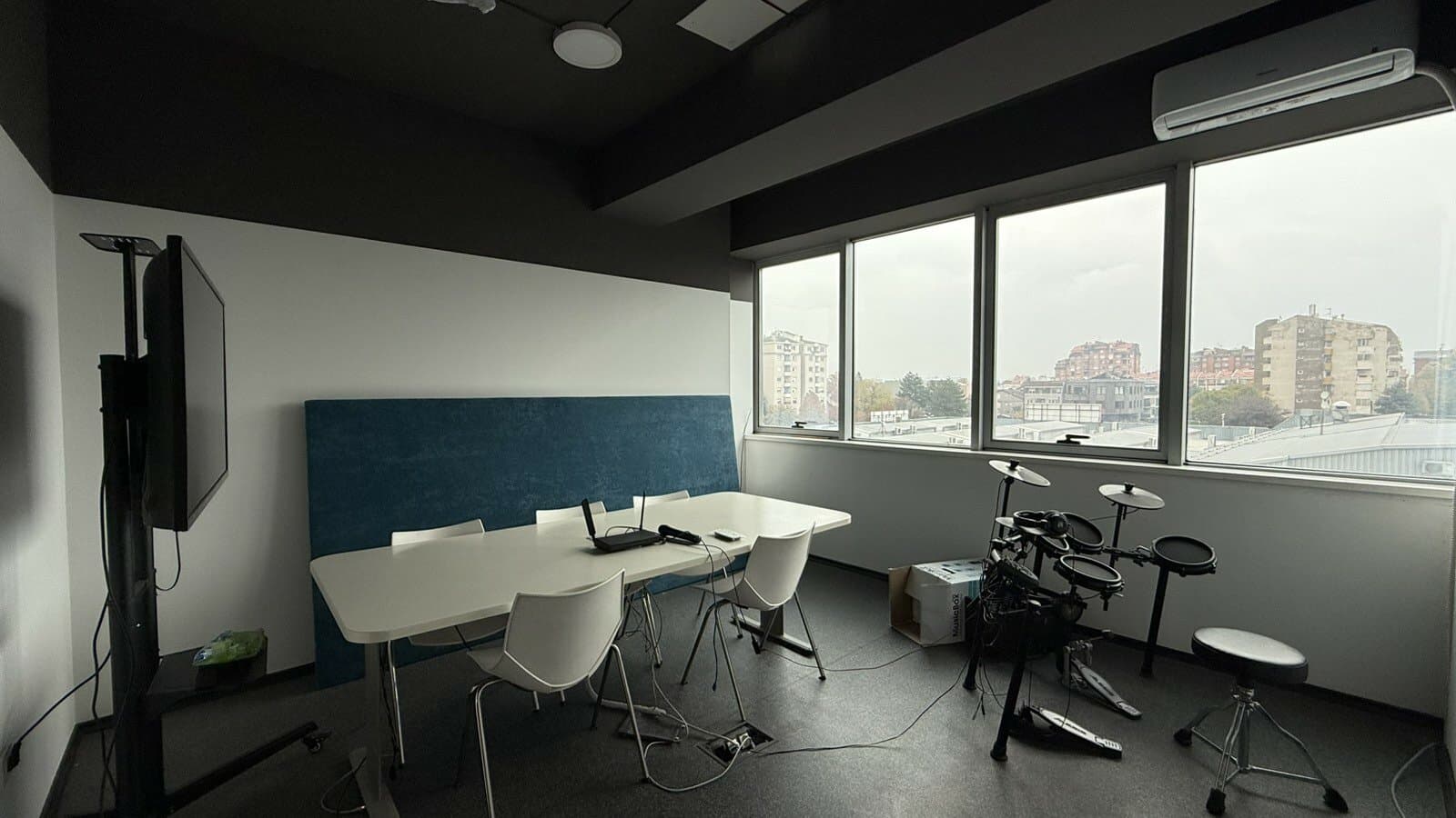 Се изнајмува деловен простор 440м2 - За Изнајмување - Карпош - Слика 15