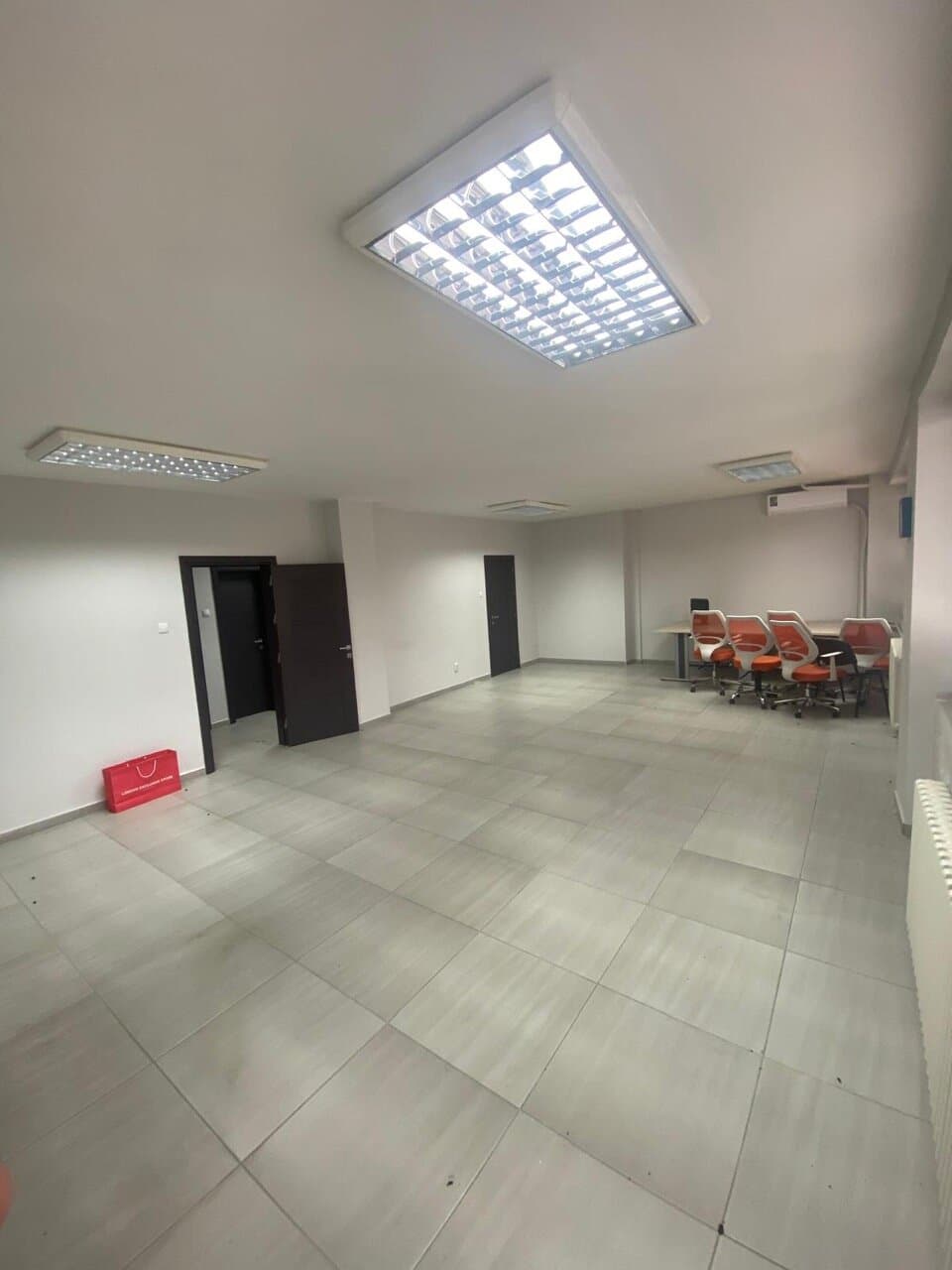 Се изнајмува деловен простор на 2 нивоа - За Изнајмување - Центар - Слика 6