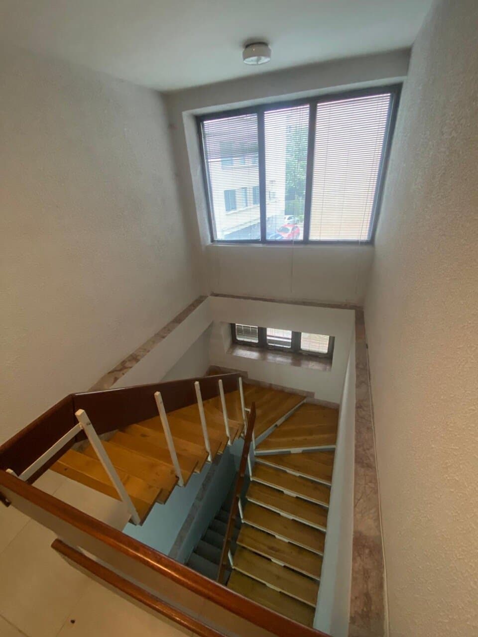 Се изнајмува деловен простор на 2 нивоа - За Изнајмување - Центар - Слика 4