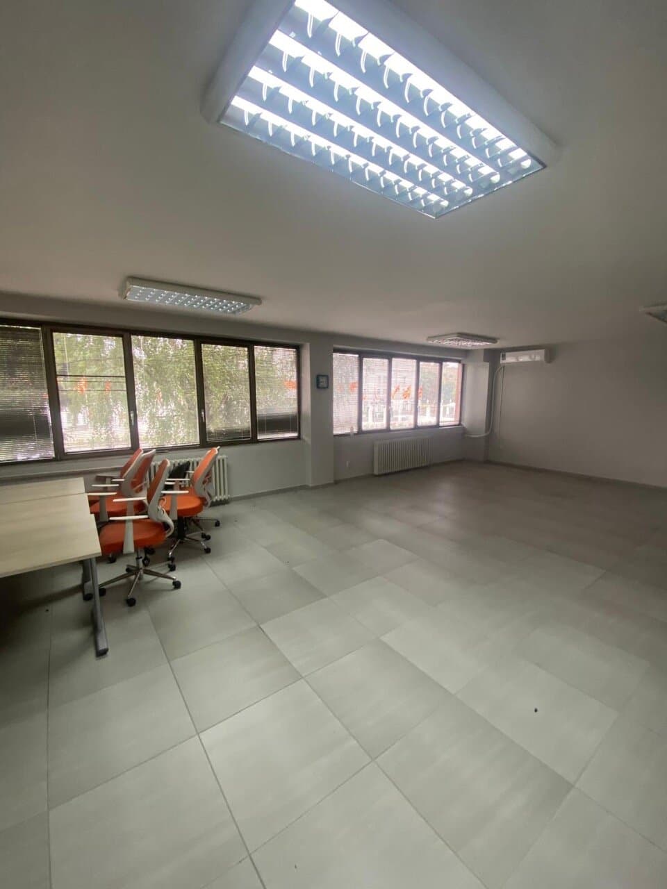 Се изнајмува деловен простор на 2 нивоа - За Изнајмување - Центар - Слика 5