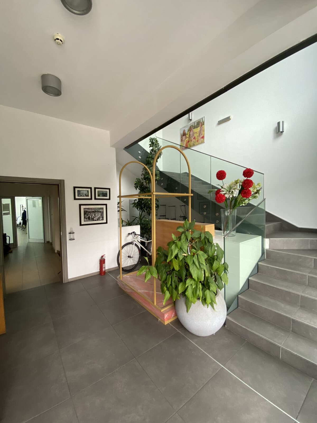 Се изнајмува деловен објект во Кисела Вода - 3