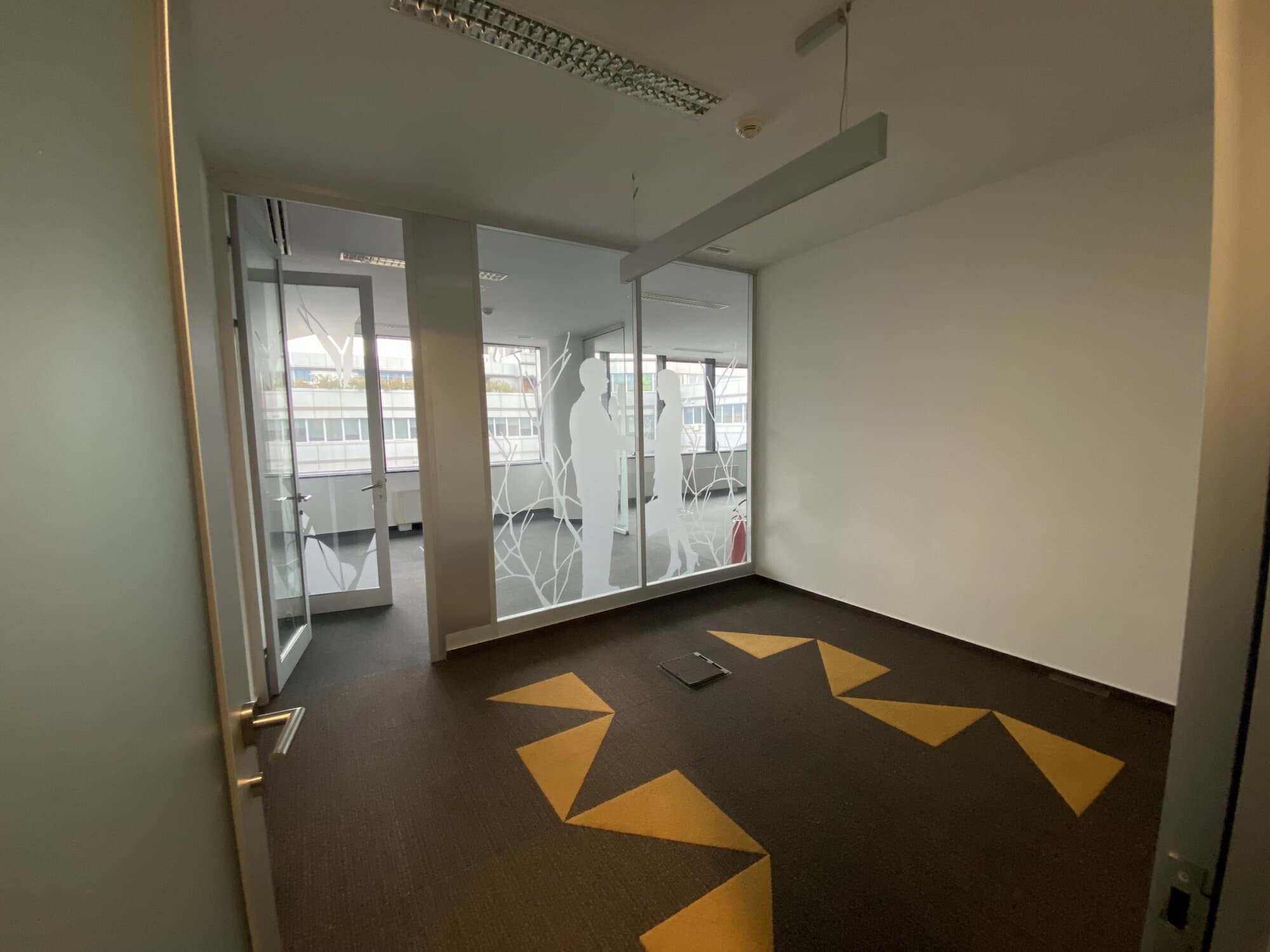 Office space for rent in an exclusive business building - For Rent - Karposh - Image 5