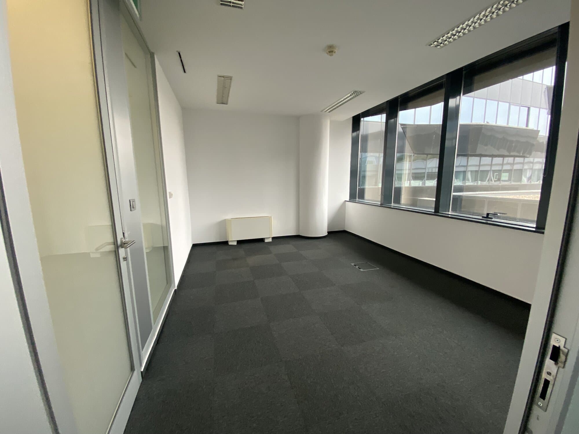 Office space for rent in an exclusive business building - For Rent - Karposh - Image 12