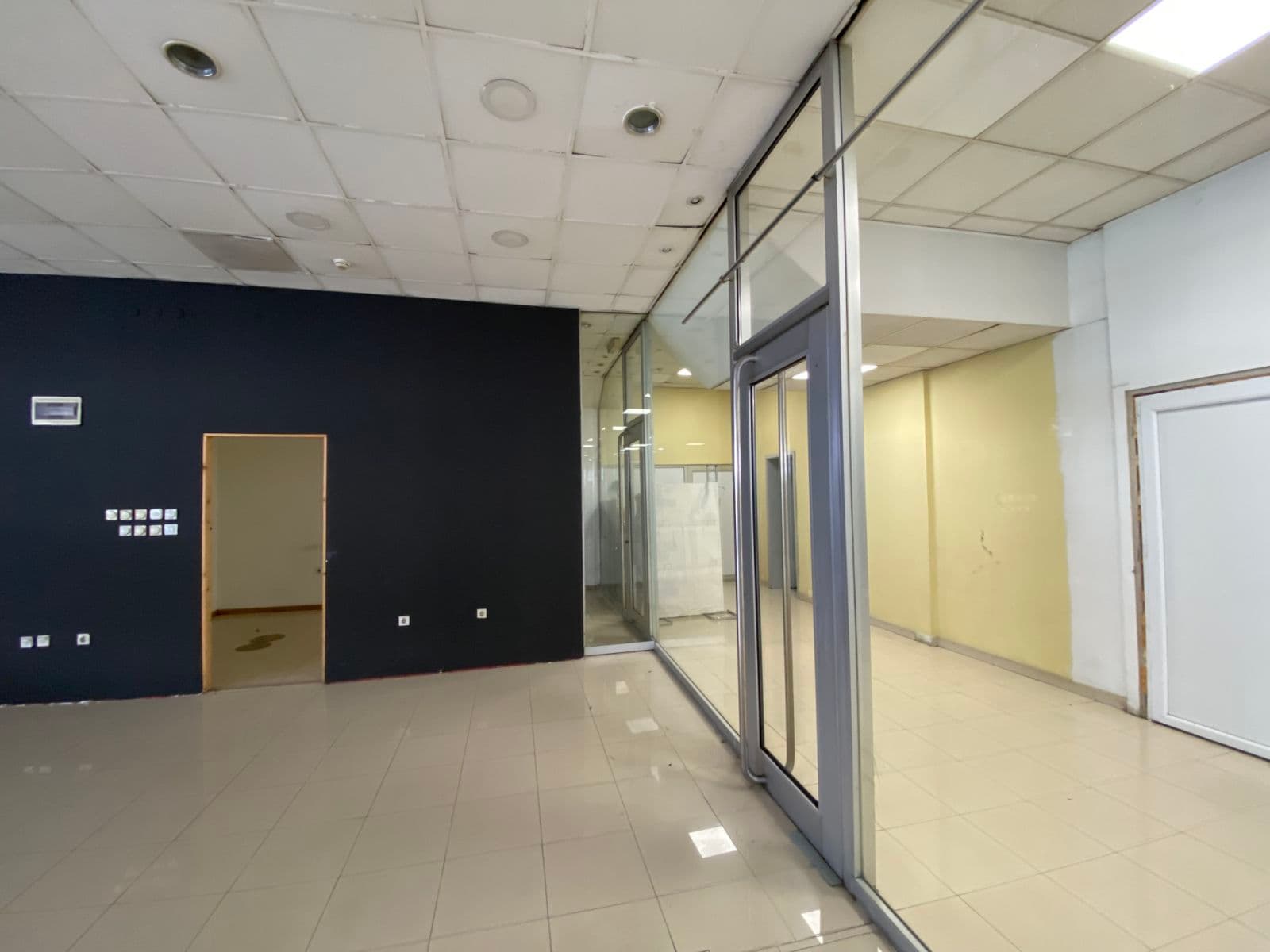 Се изнајмува деловен простор во Центар - За Изнајмување - Центар - Слика 5