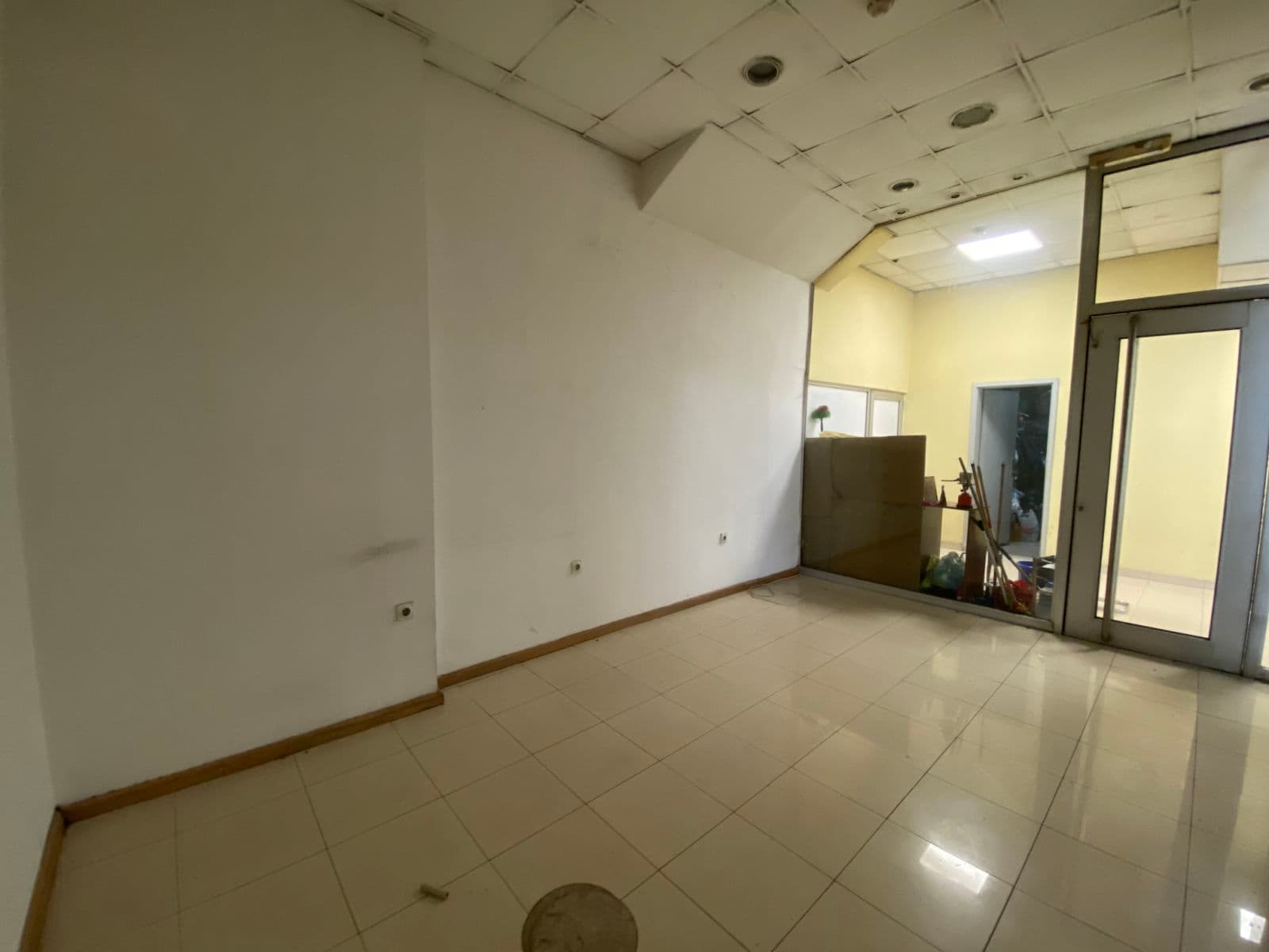 Се изнајмува деловен простор во Центар - За Изнајмување - Центар - Слика 7