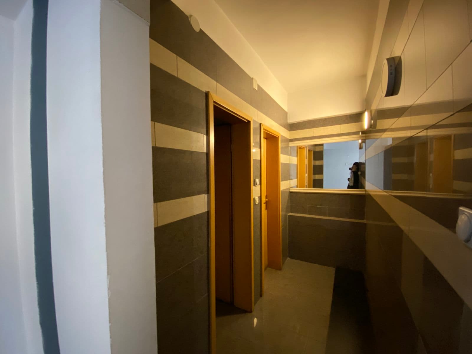 Се изнајмува деловен простор во Центар - За Изнајмување - Центар - Слика 10