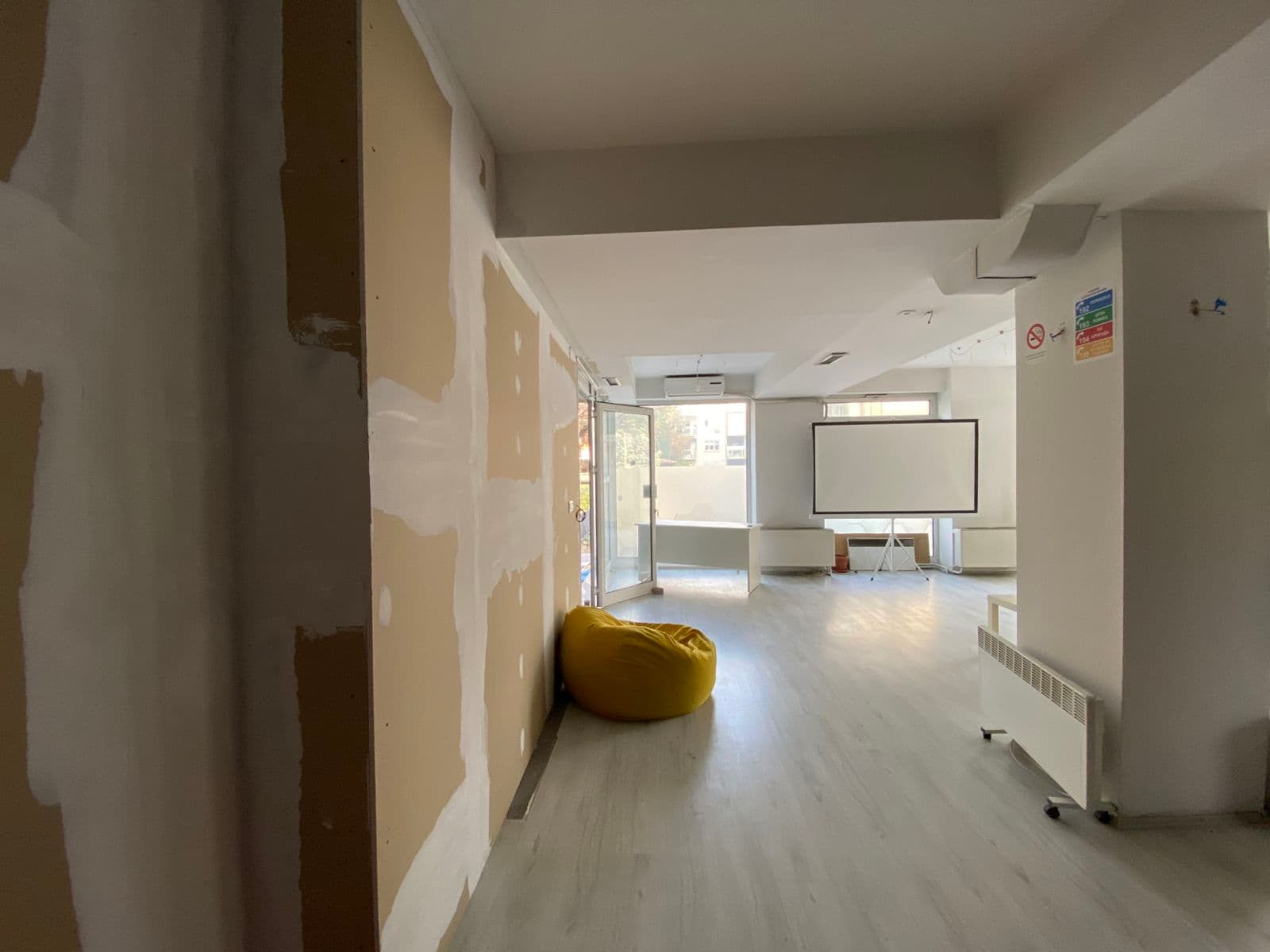 Се изнајмува деловен простор во Центар - За Изнајмување - Центар - Слика 3