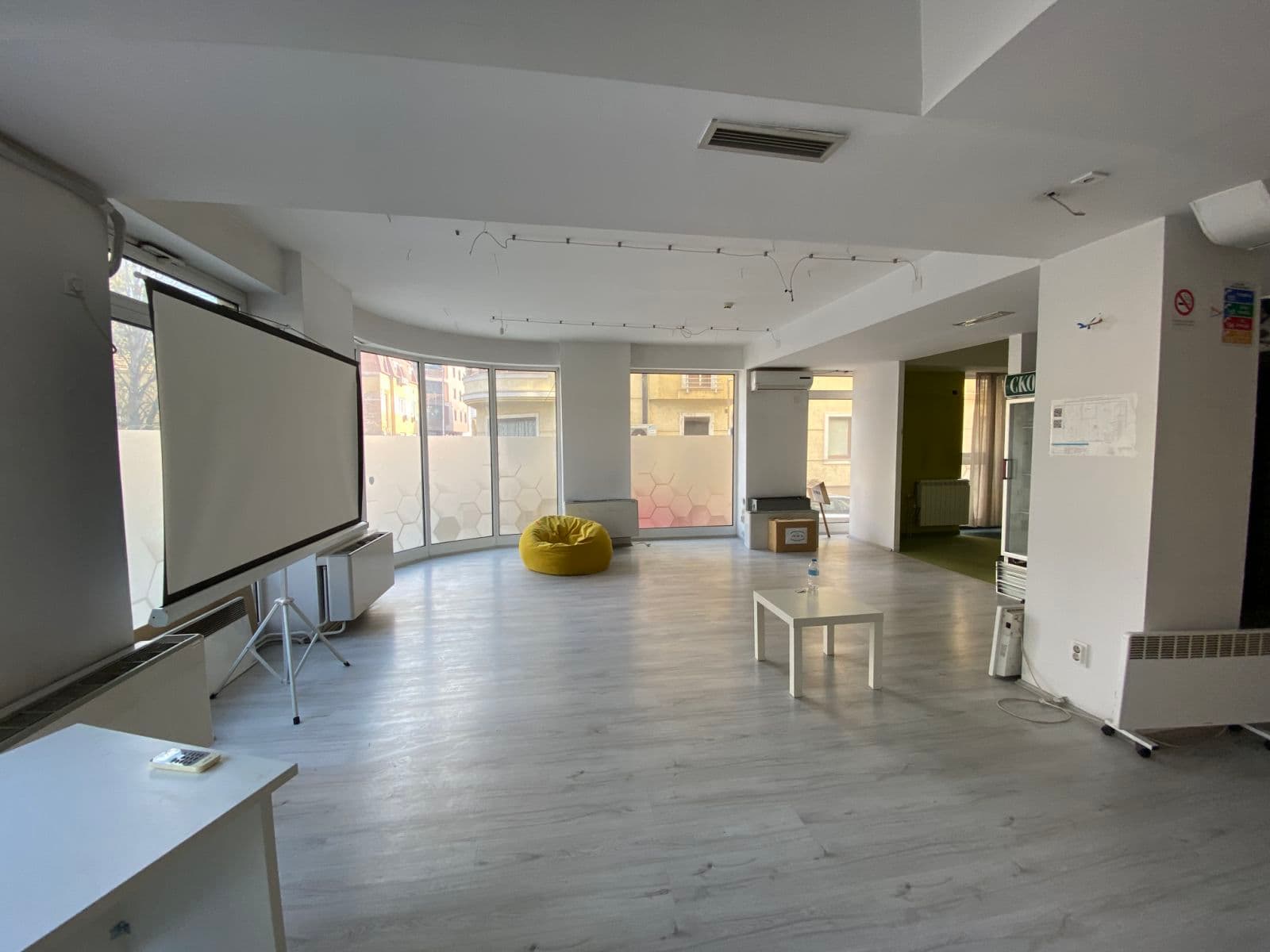 Се изнајмува деловен простор во Центар - За Изнајмување - Центар - Слика 1