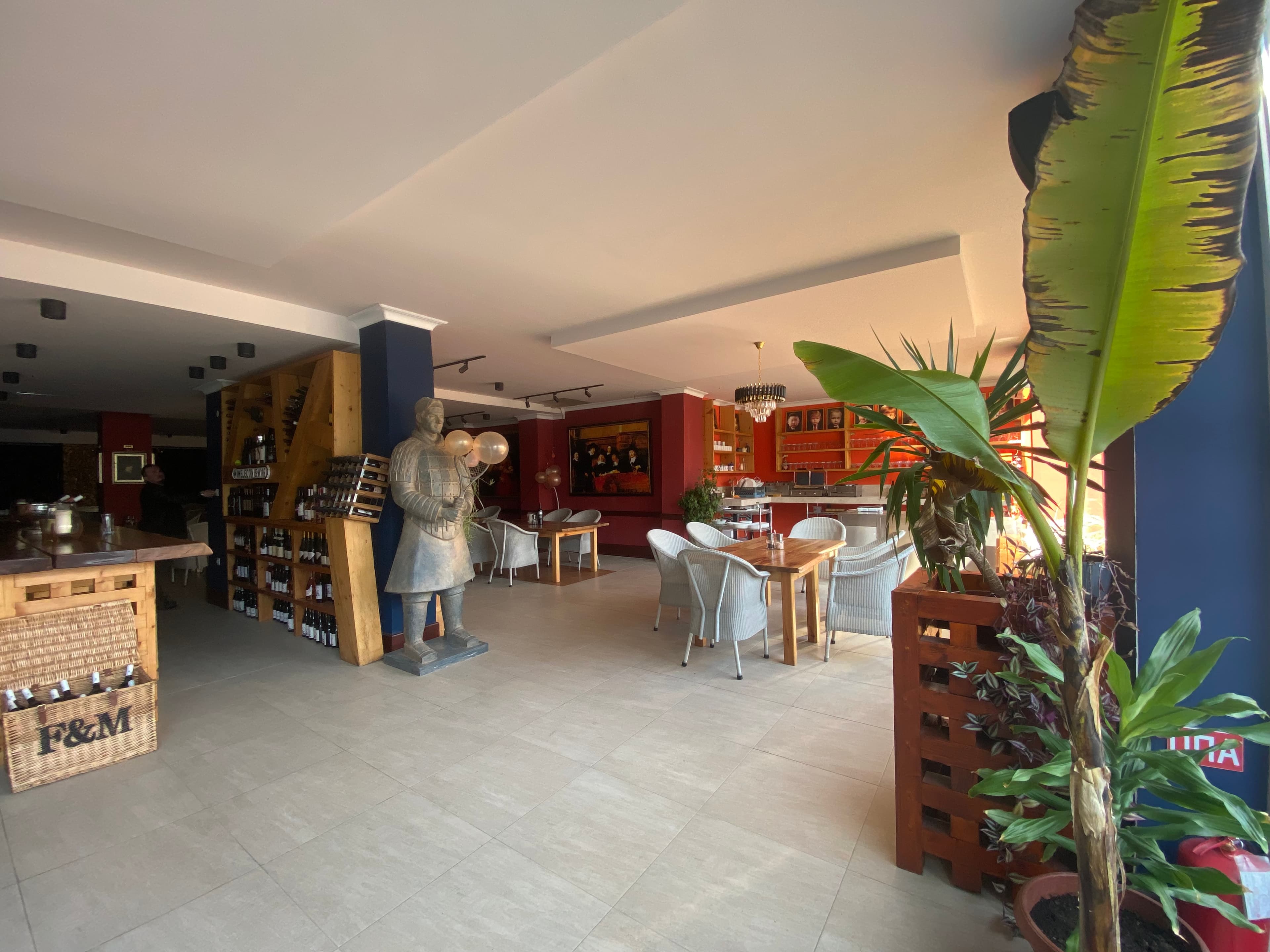 Се изнајмува деловен простор на Водно - 2