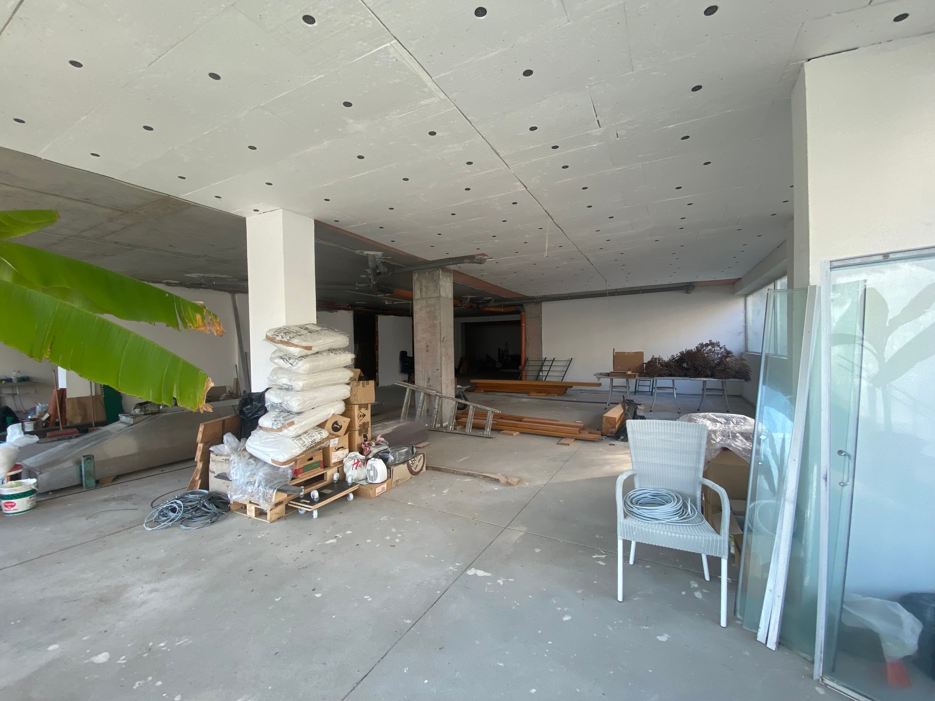 Се продава деловен простор на Водно - 3