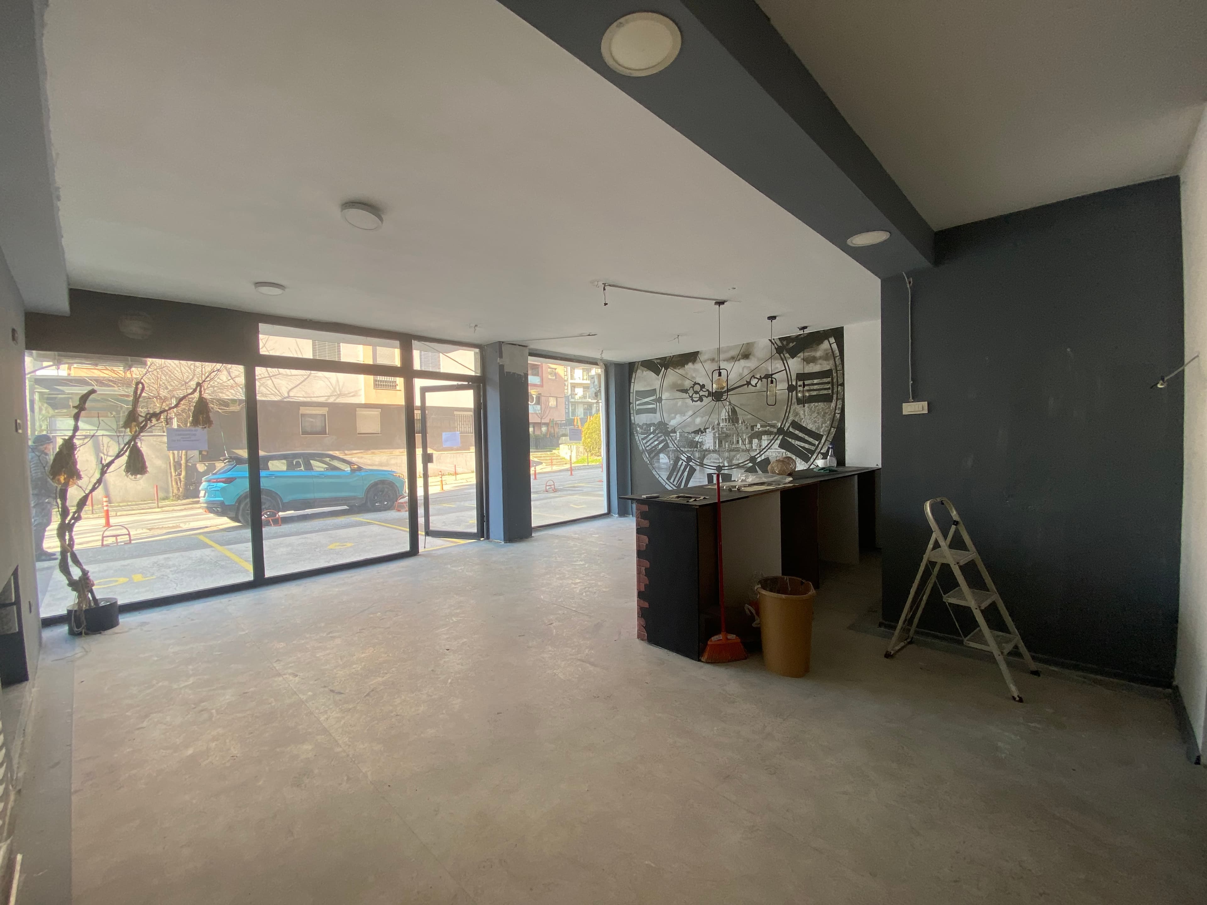 Се продава деловен простор на Водно - 3