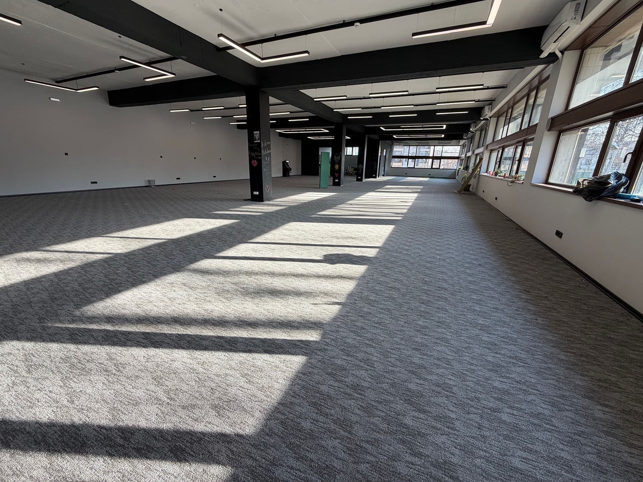 Се изнајмува деловен простор во Центар - За Изнајмување - Центар - Слика 1