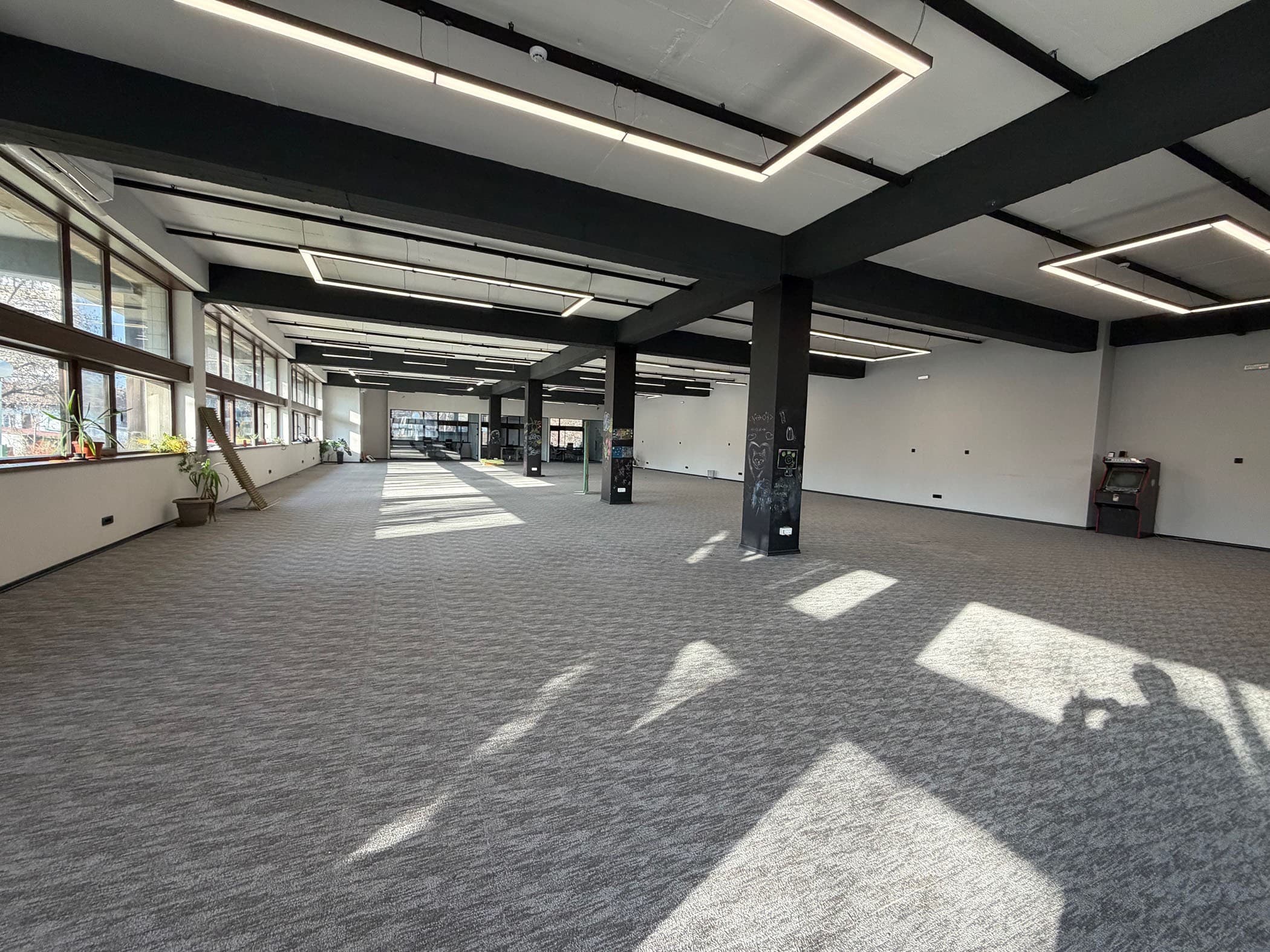 Се изнајмува деловен простор во Центар - За Изнајмување - Центар - Слика 3