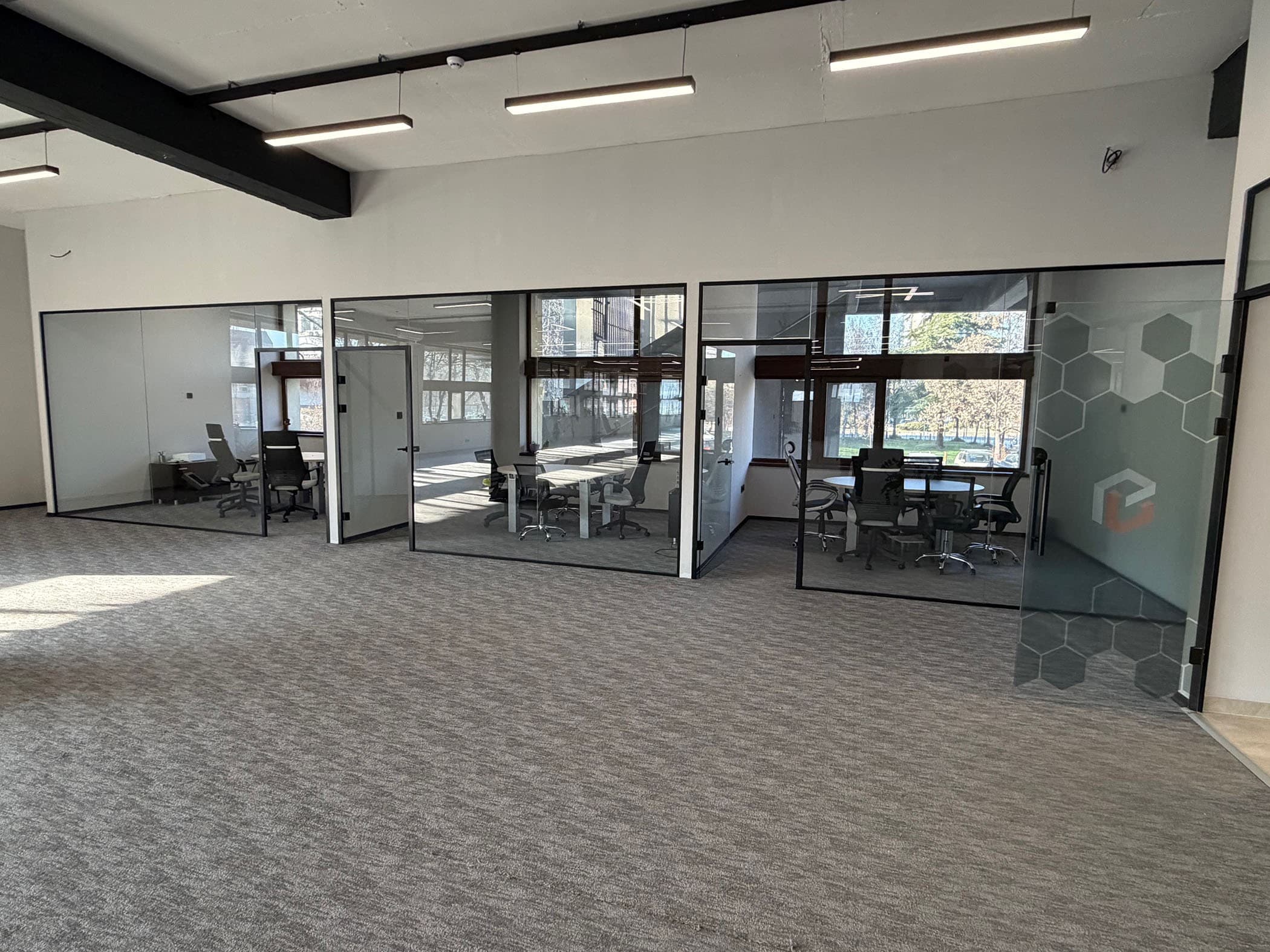 Се изнајмува деловен простор во Центар - За Изнајмување - Центар - Слика 4