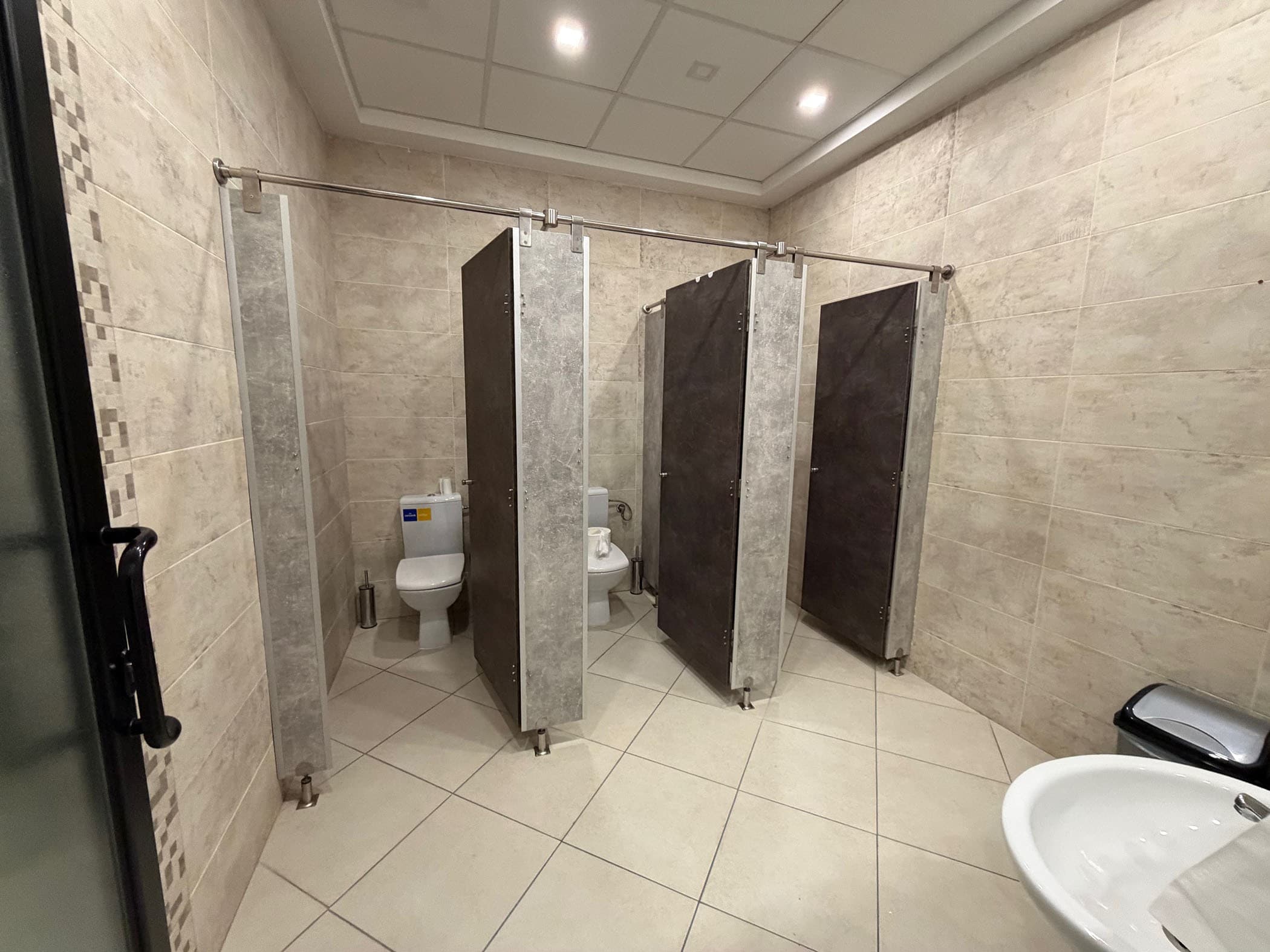 Се изнајмува деловен простор во Центар - За Изнајмување - Центар - Слика 8