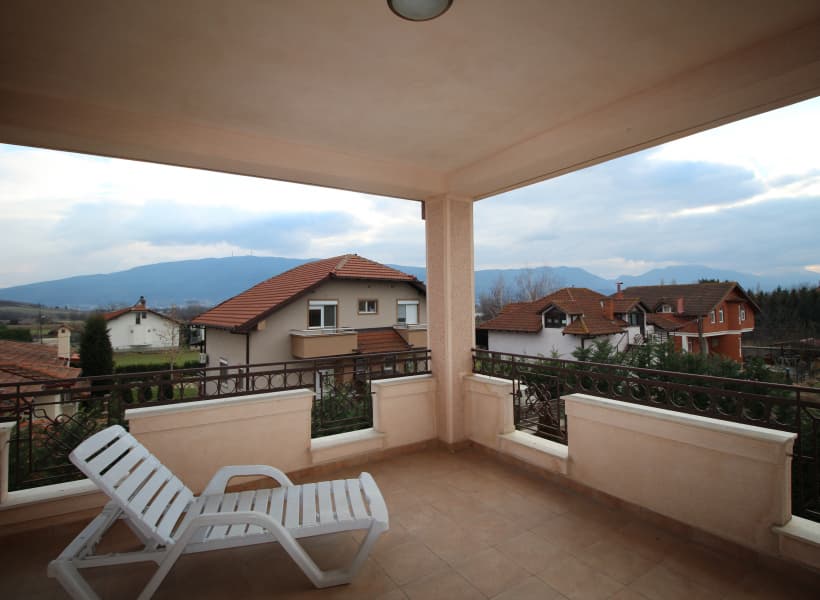 House 400m2 with a spacious yard in Bardovci - 2