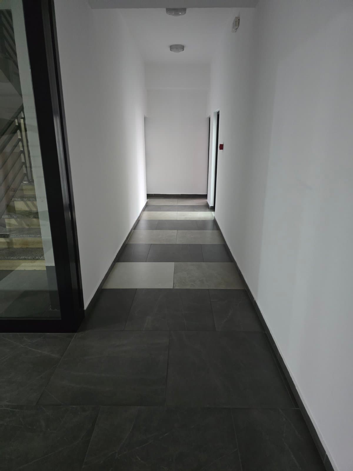 Се изнајмува деловен простор во Центар - За Изнајмување - Центар - Слика 2