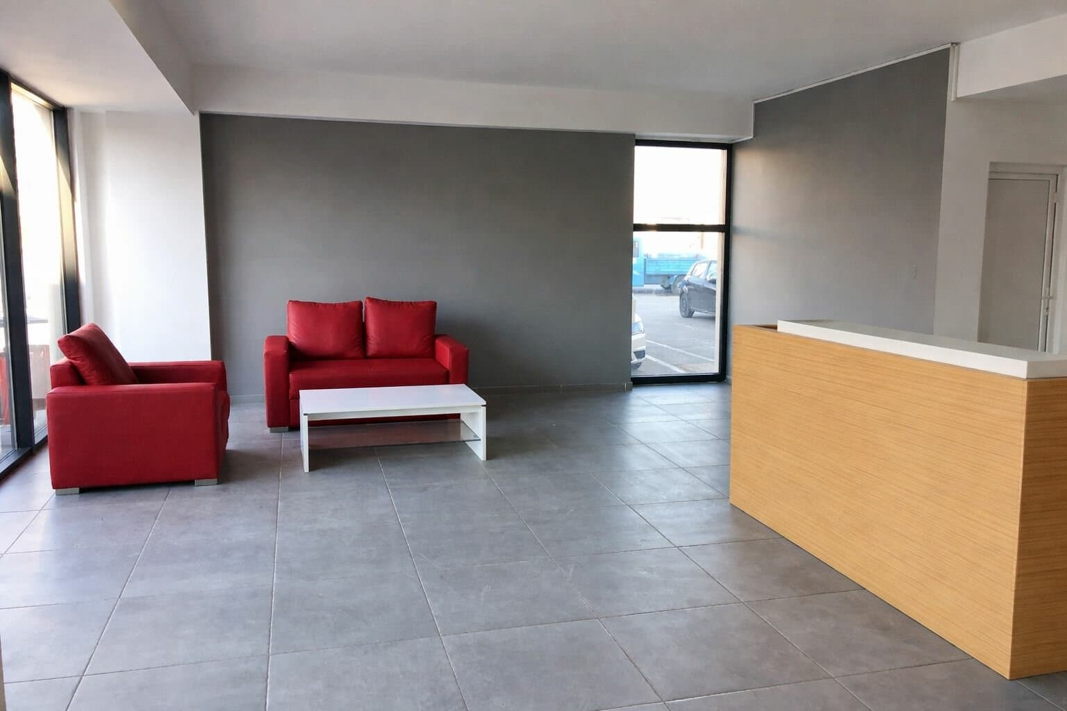 Модерен канцелариски простор во деловен комплекс - За Изнајмување - Гази Баба