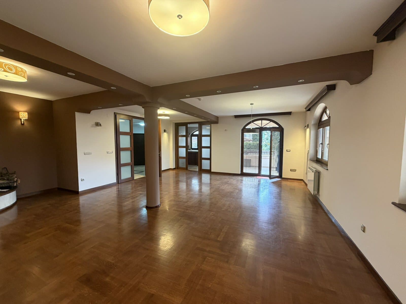 House 400m2 with a spacious yard in Bardovci - For Sale - Bardovci - Image 10