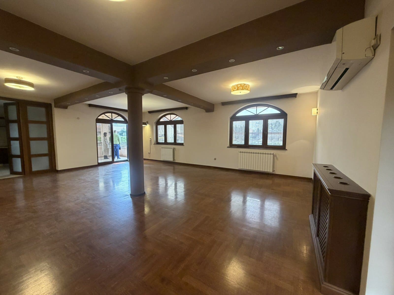 House 400m2 with a spacious yard in Bardovci - For Sale - Bardovci - Image 11