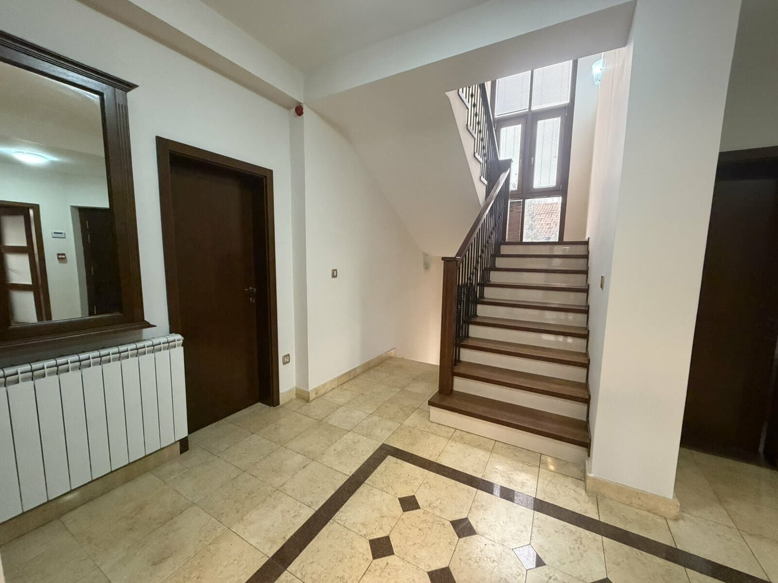 House 400m2 with a spacious yard in Bardovci - For Sale - Bardovci - Image 17