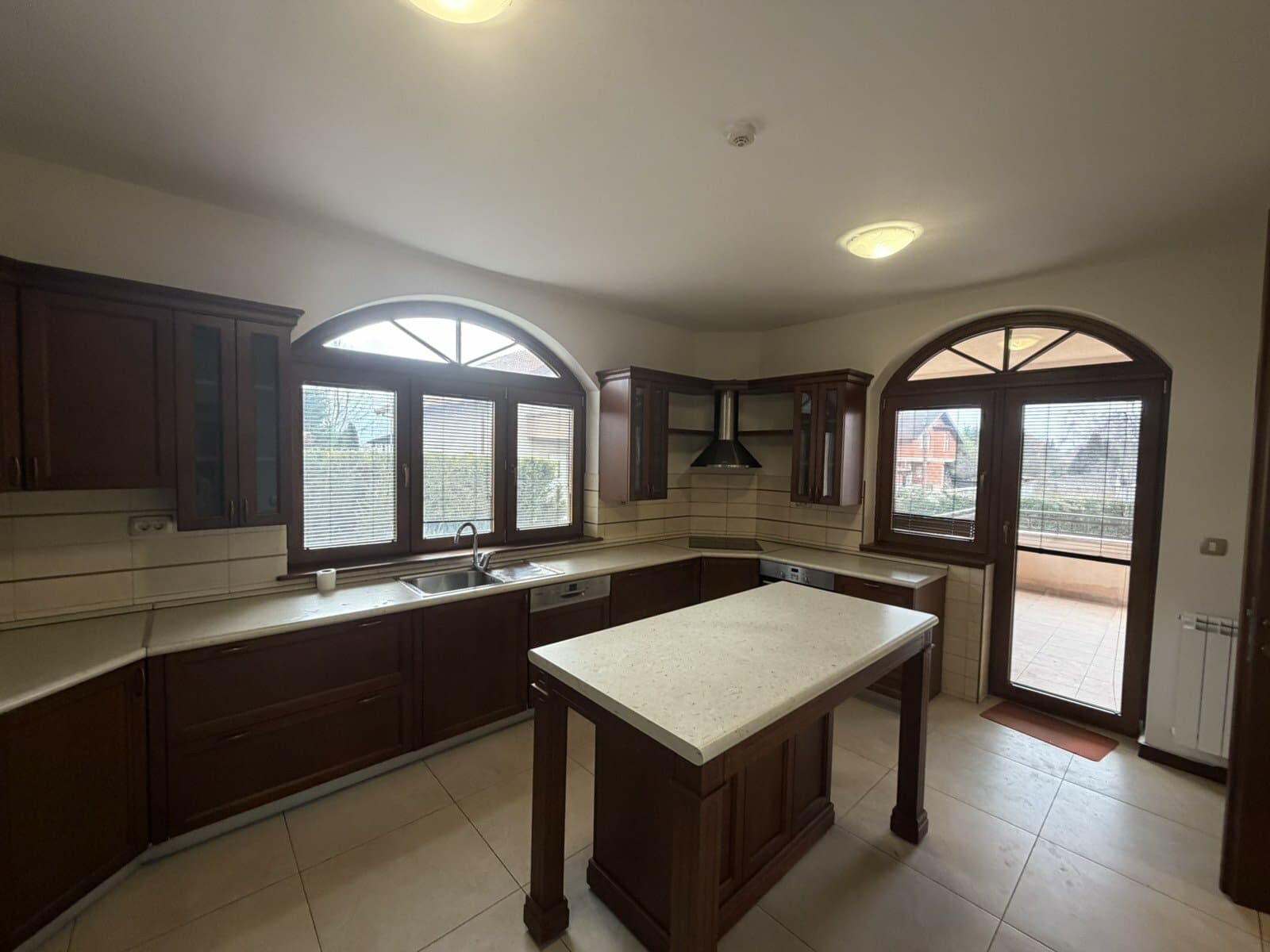 House 400m2 with a spacious yard in Bardovci - For Sale - Bardovci - Image 14