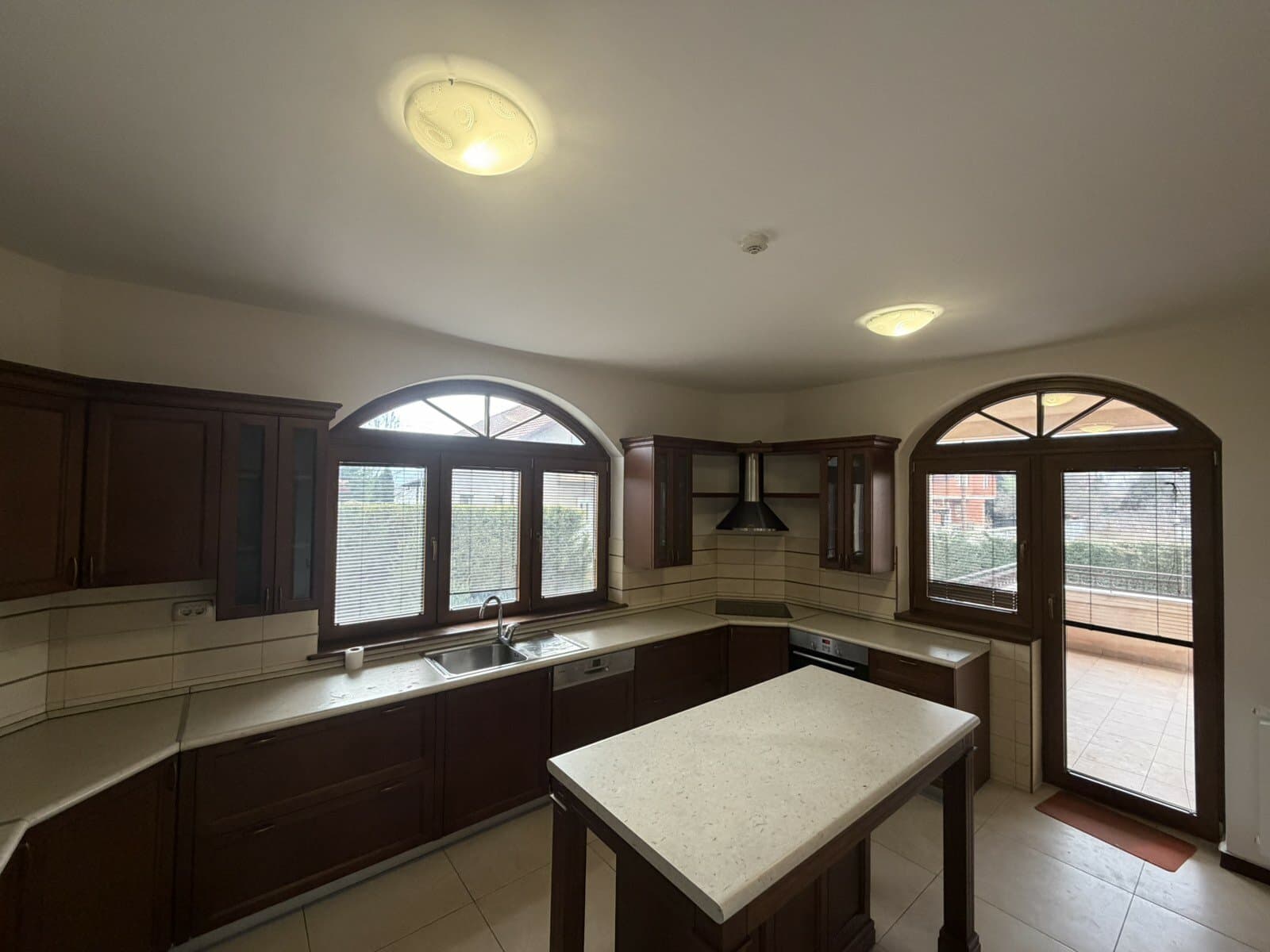 House 400m2 with a spacious yard in Bardovci - For Sale - Bardovci - Image 16