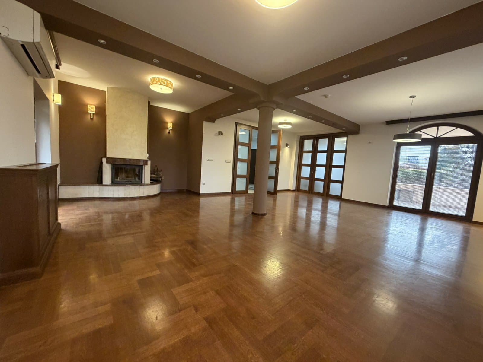 House 400m2 with a spacious yard in Bardovci - For Sale - Bardovci - Image 12