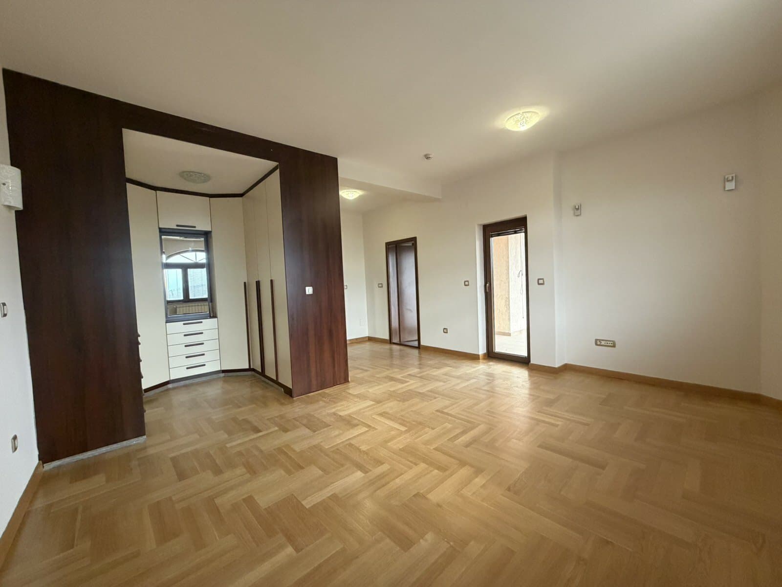 House 400m2 with a spacious yard in Bardovci - For Sale - Bardovci - Image 22