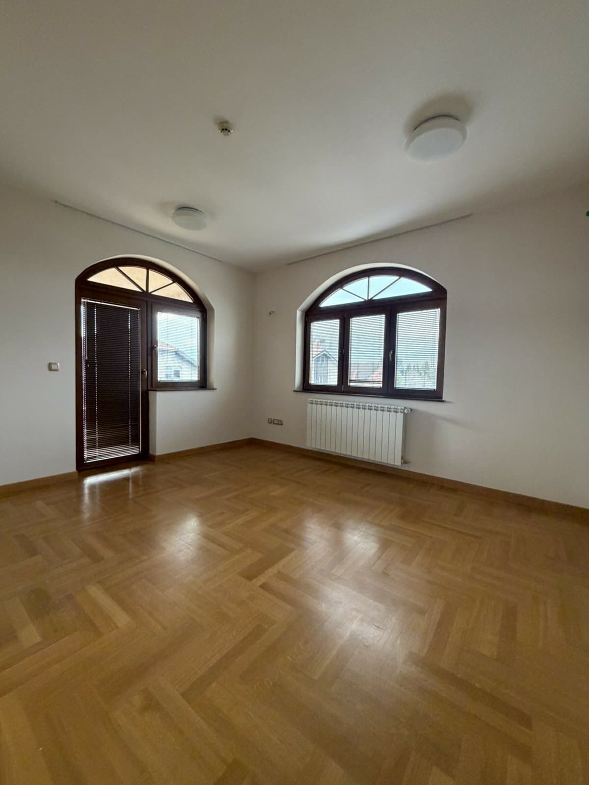 House 400m2 with a spacious yard in Bardovci - For Sale - Bardovci - Image 20