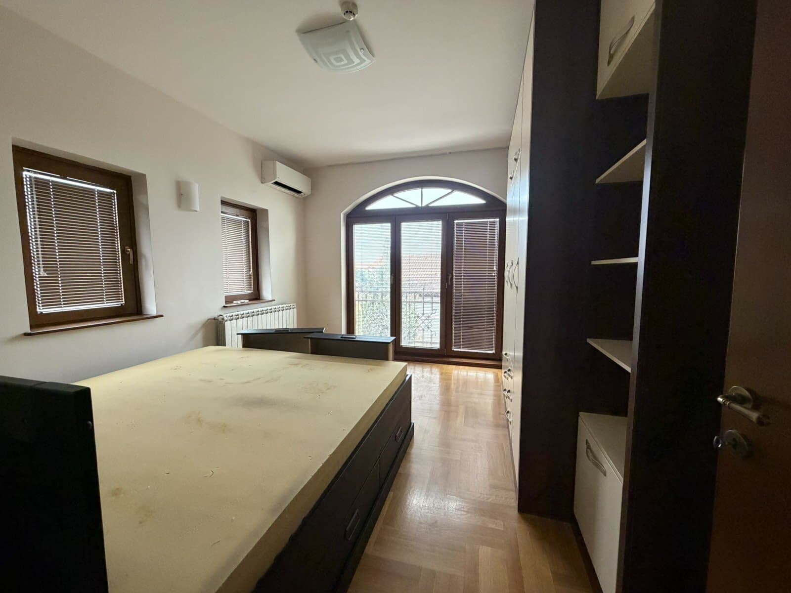 House 400m2 with a spacious yard in Bardovci - For Sale - Bardovci - Image 23