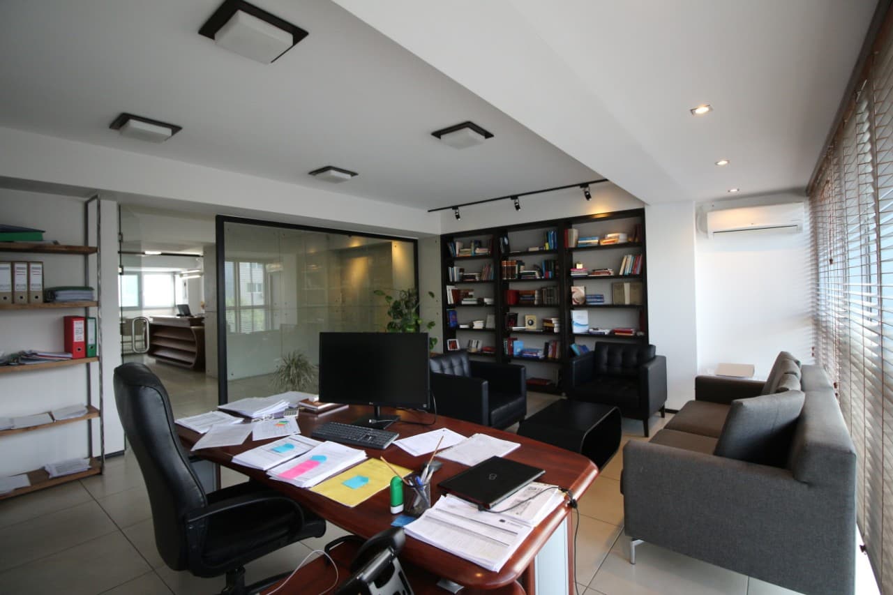 Се изнајмува ексклузивен деловен простор во Центар - За Изнајмување - Центар - Слика 10