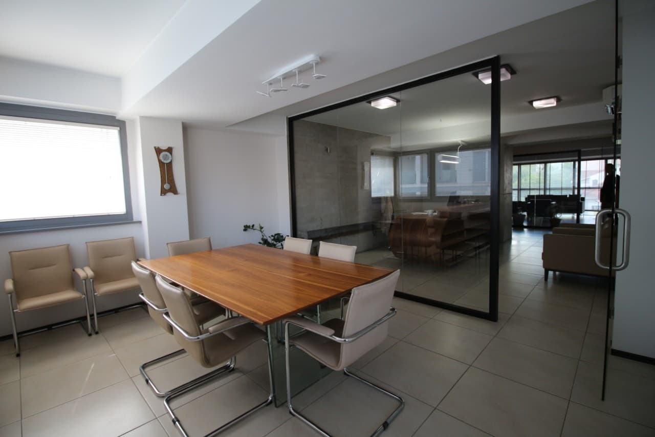 Се изнајмува ексклузивен деловен простор во Центар - За Изнајмување - Центар - Слика 12