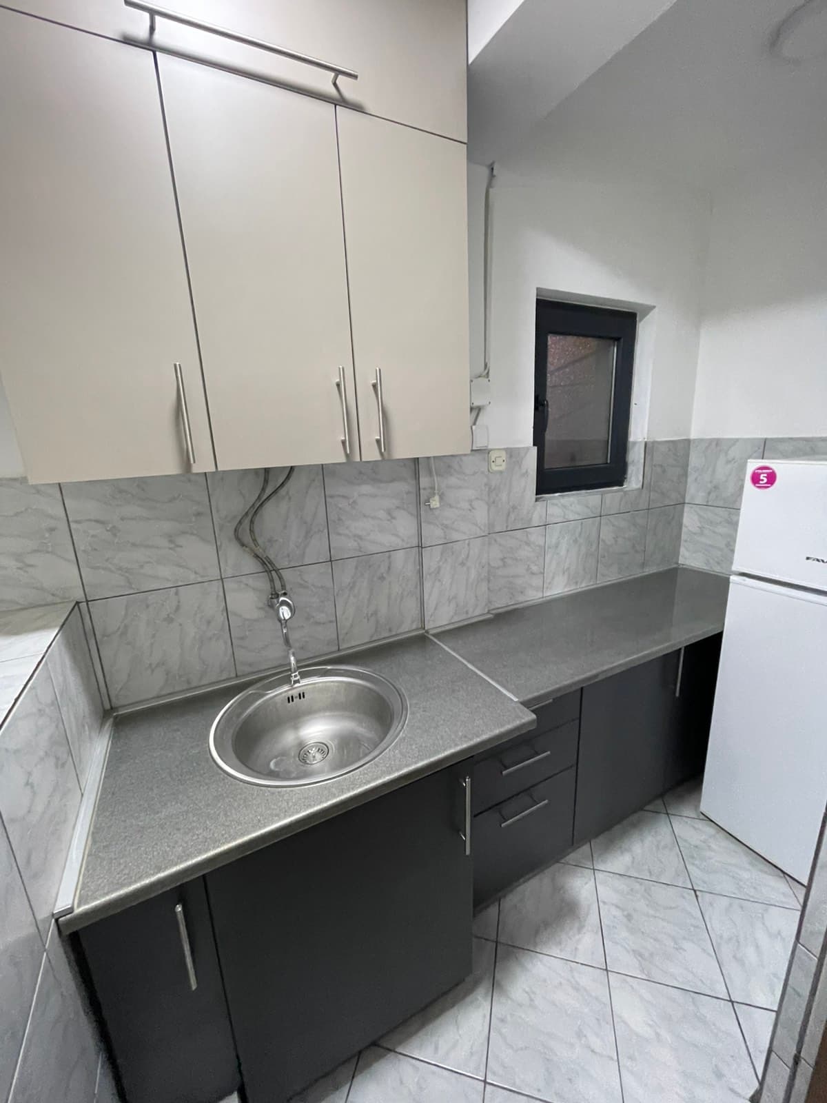 Се изнајмува деловен простор во Кисела Вода - За Изнајмување - Кисела Вода - Слика 5