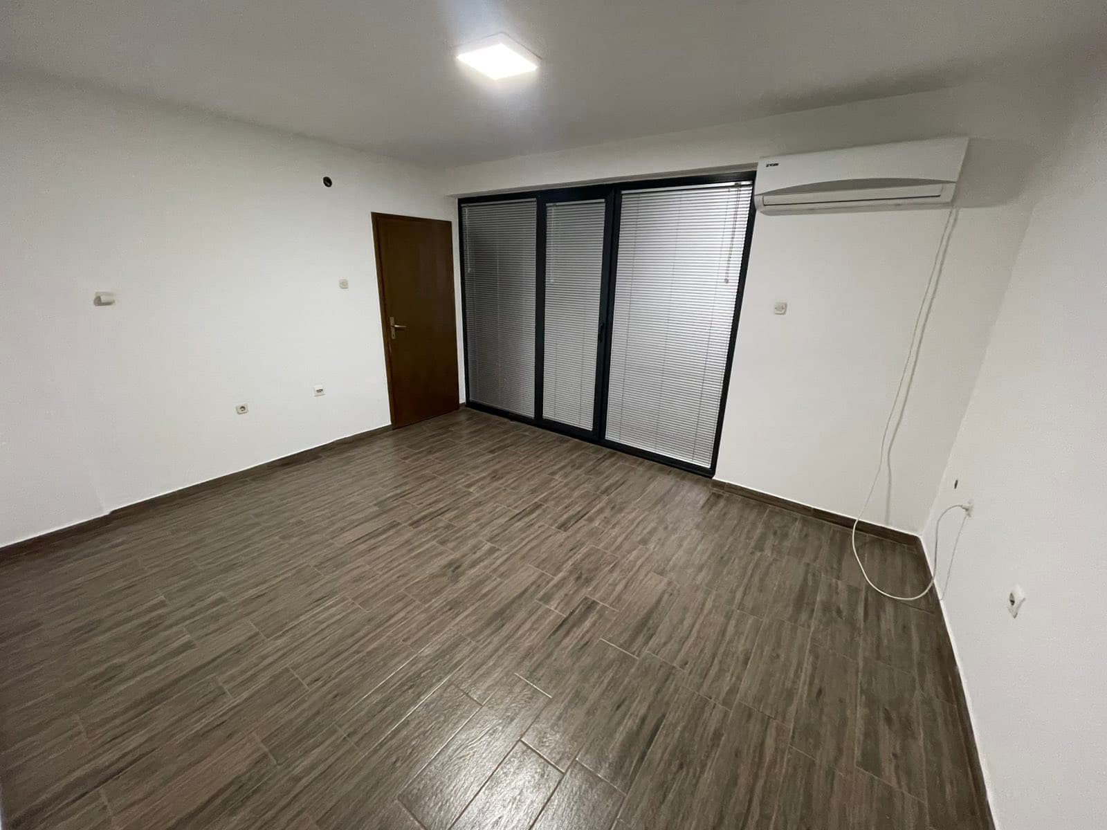 Се изнајмува деловен простор во Кисела Вода - 2