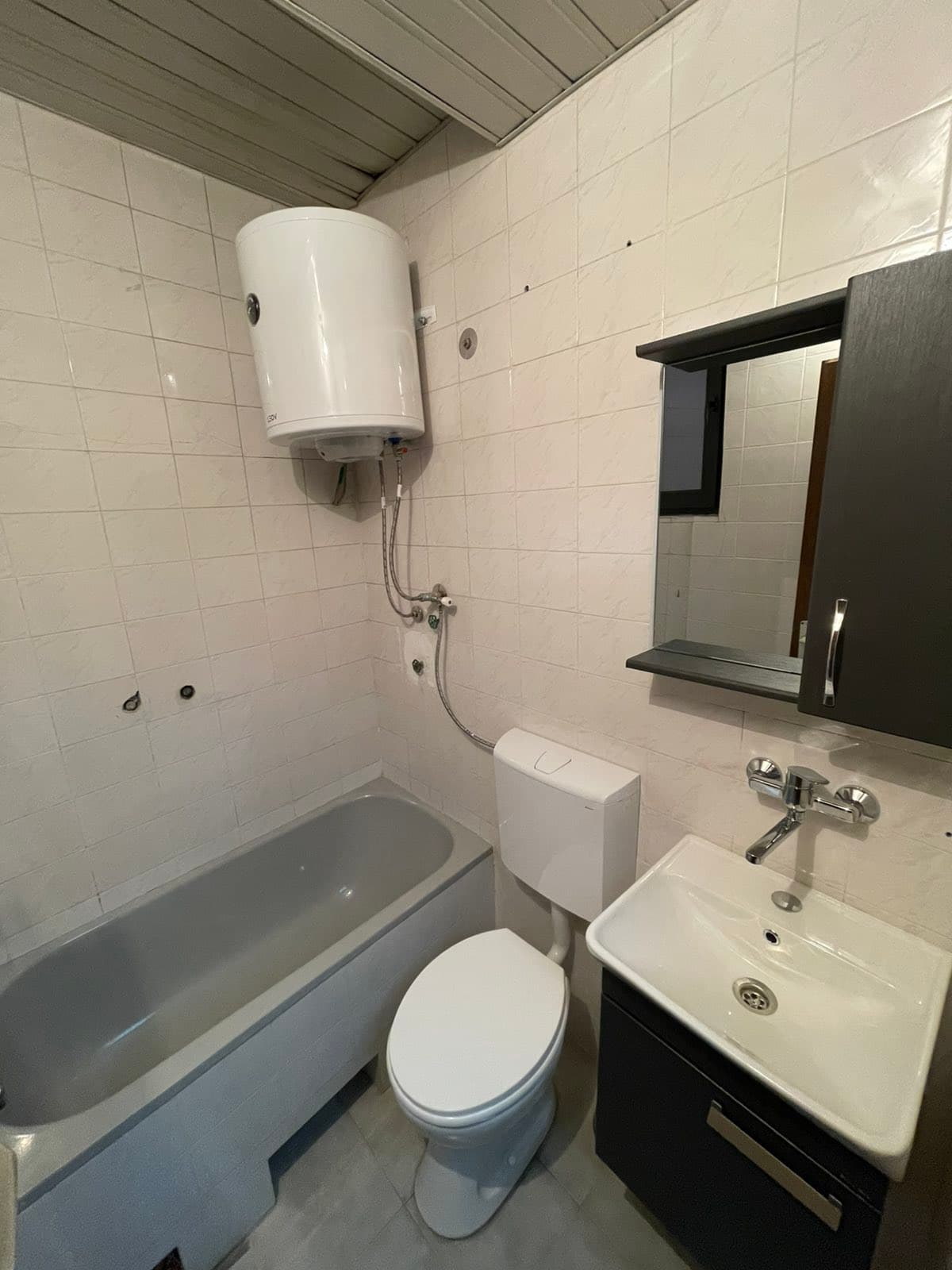 Се изнајмува деловен простор во Кисела Вода - За Изнајмување - Кисела Вода - Слика 6