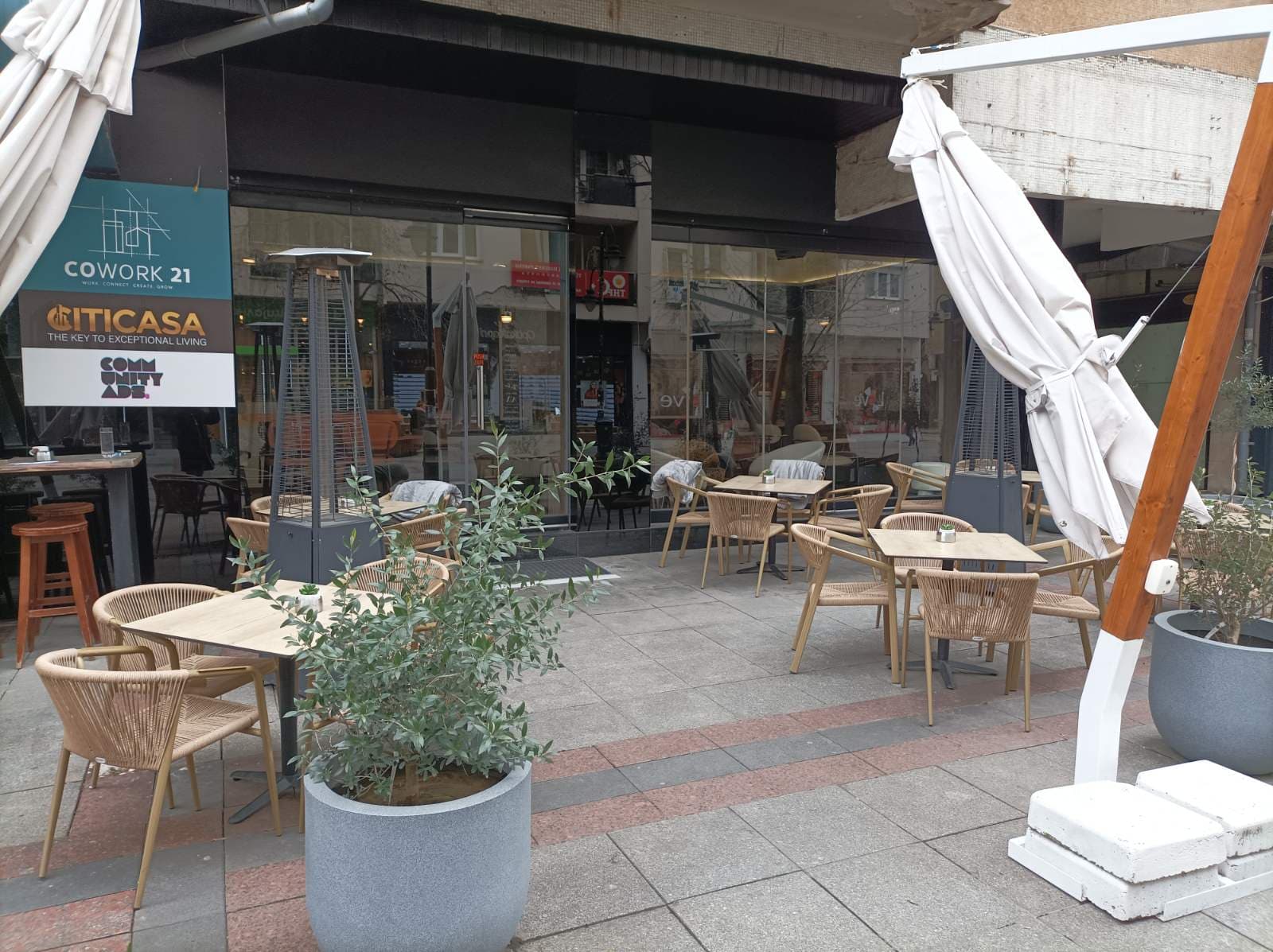 Се изнајмува целосно опремено кафуле во Центар - За Изнајмување - Центар - Слика 8